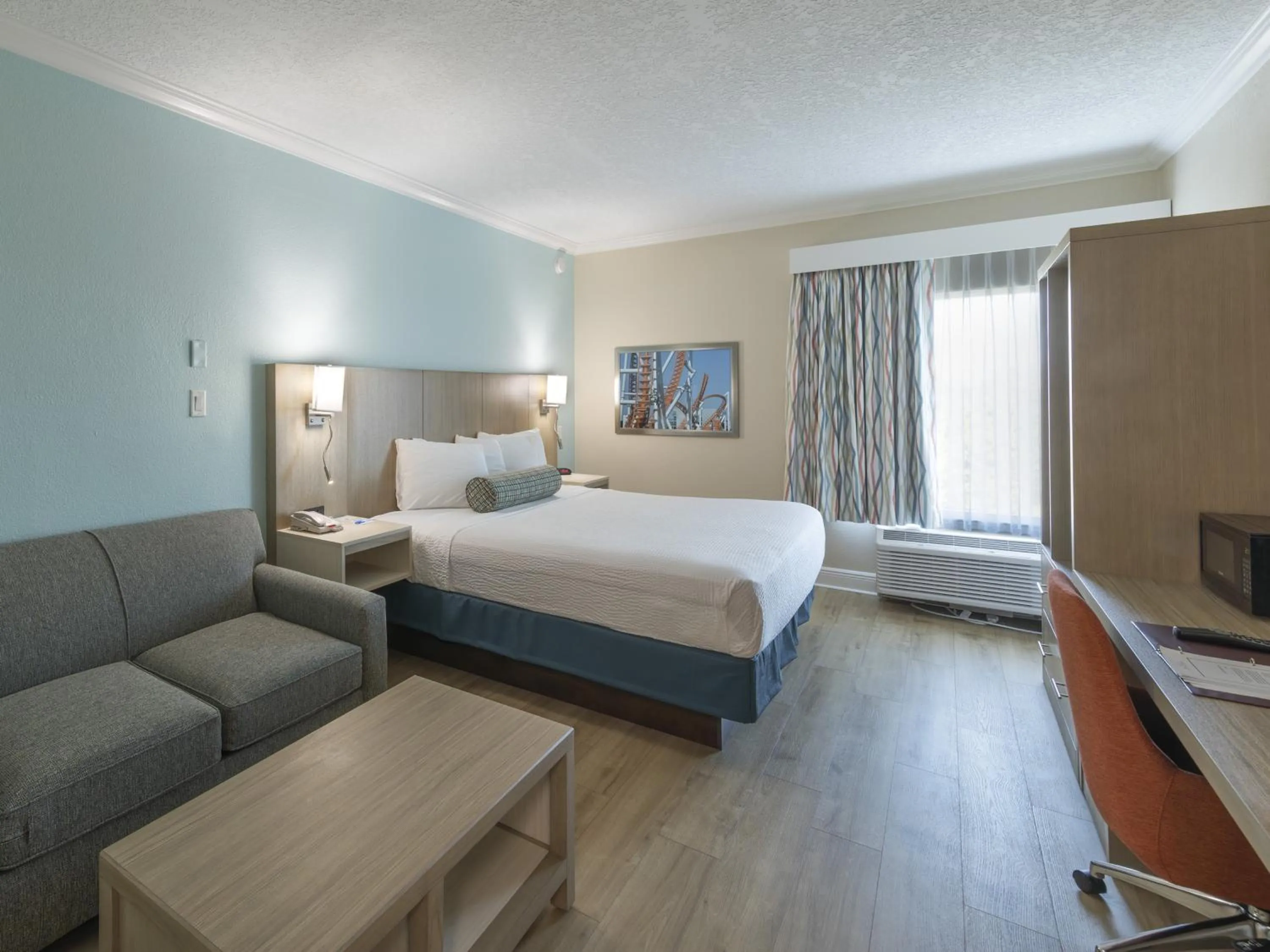 Seating area, Bed in Galleria Palms Orlando - Free Theme Park Shuttles