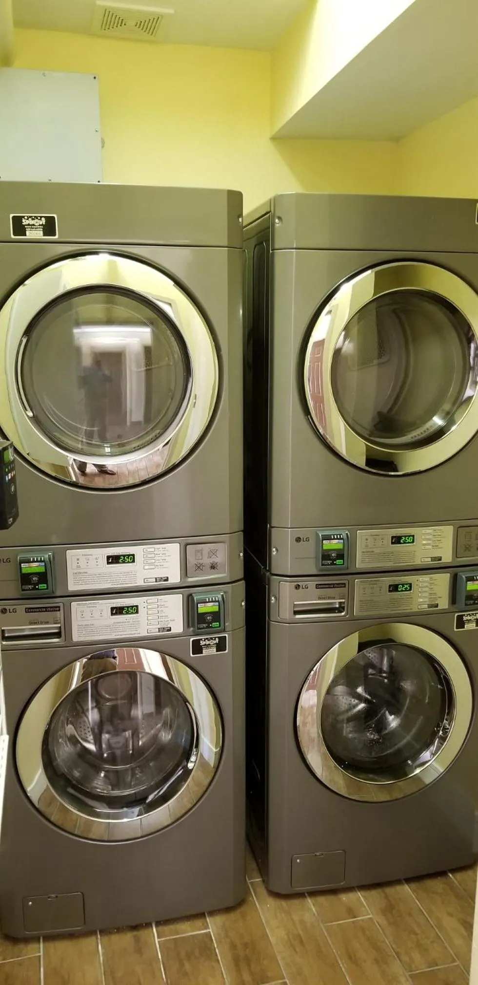 laundry in Galleria Palms Orlando - Free Theme Park Shuttles