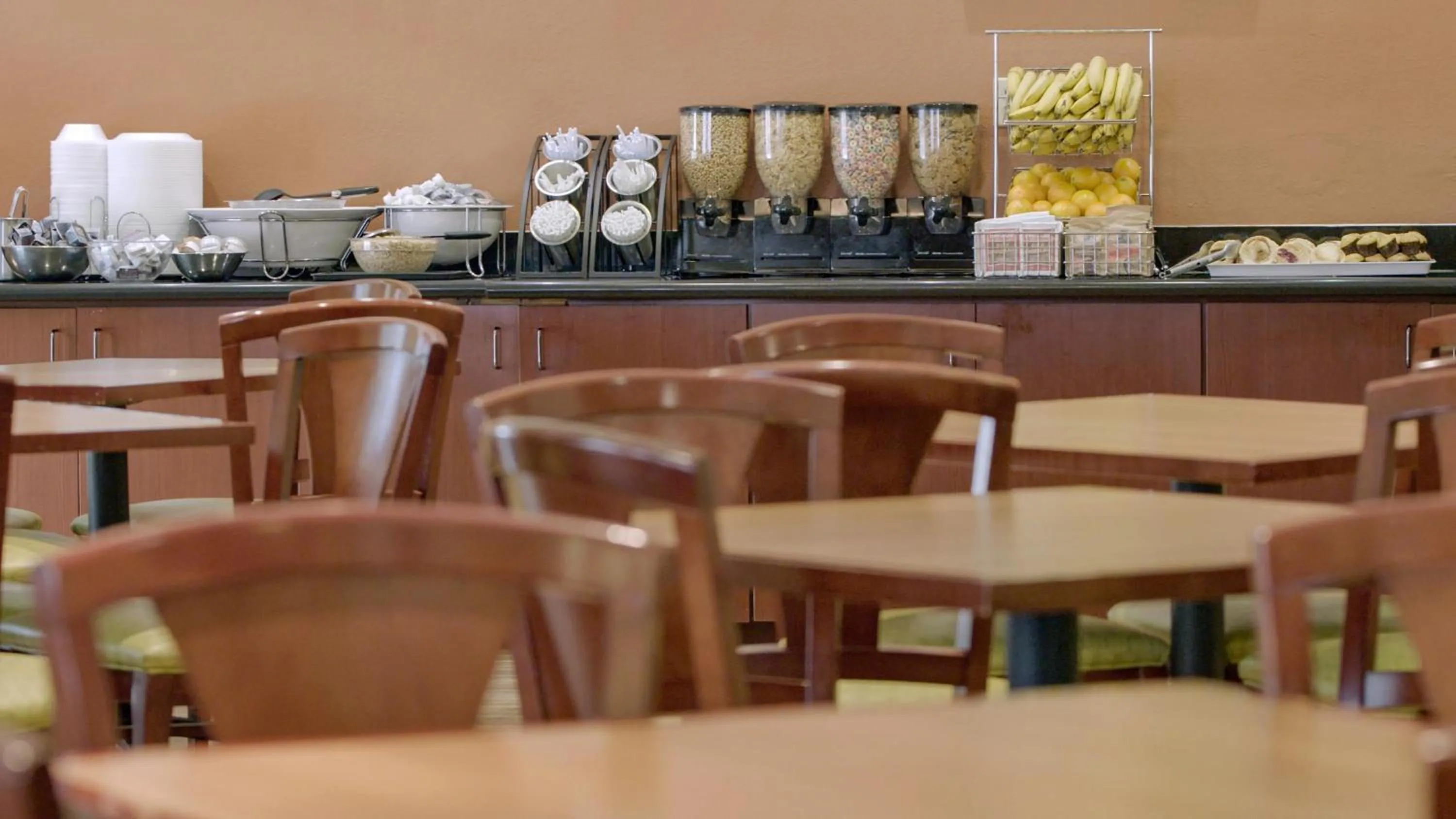 Restaurant/places to eat in Galleria Palms Orlando - Free Theme Park Shuttles