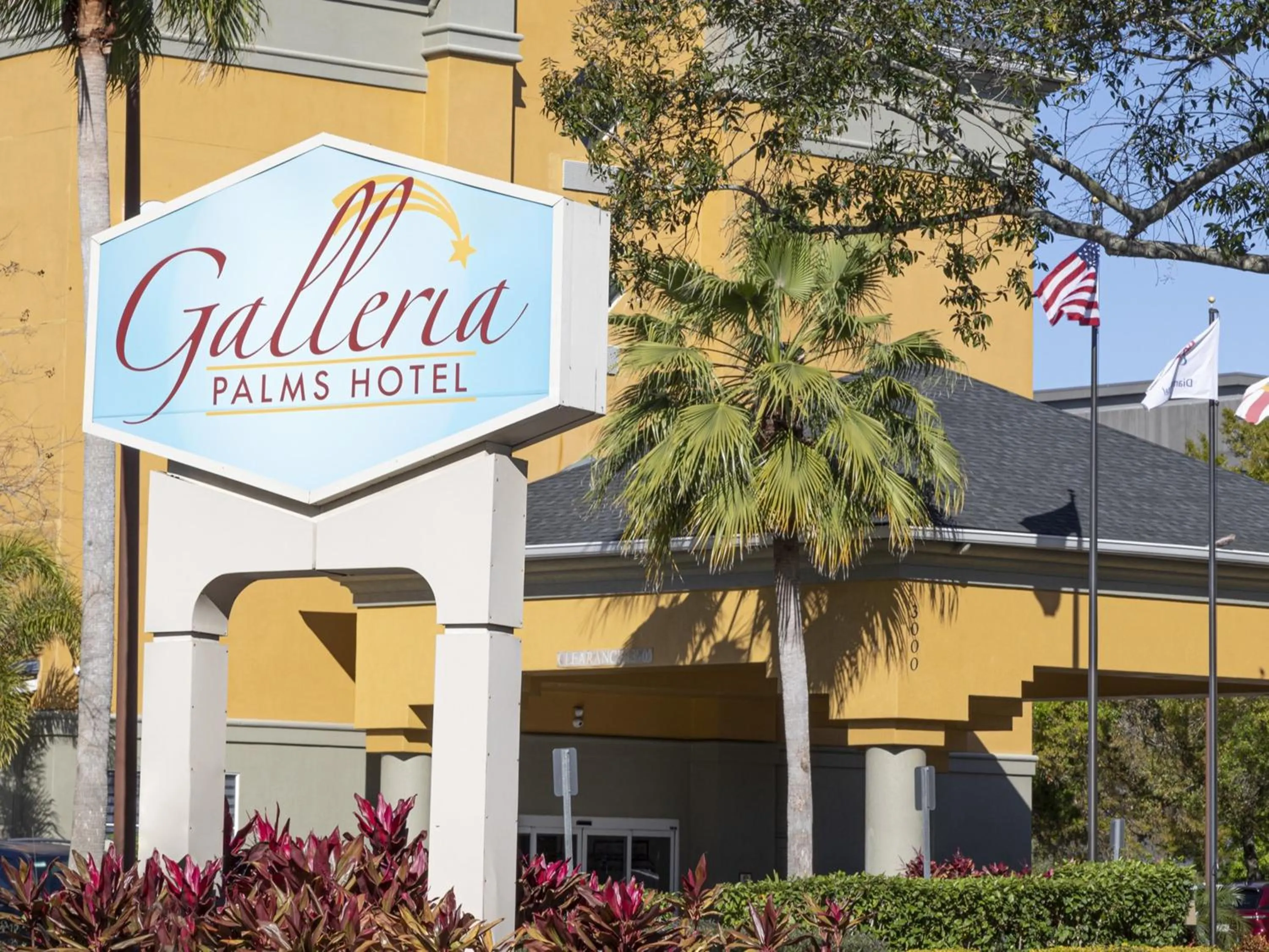 Property building in Galleria Palms Orlando - Free Theme Park Shuttles