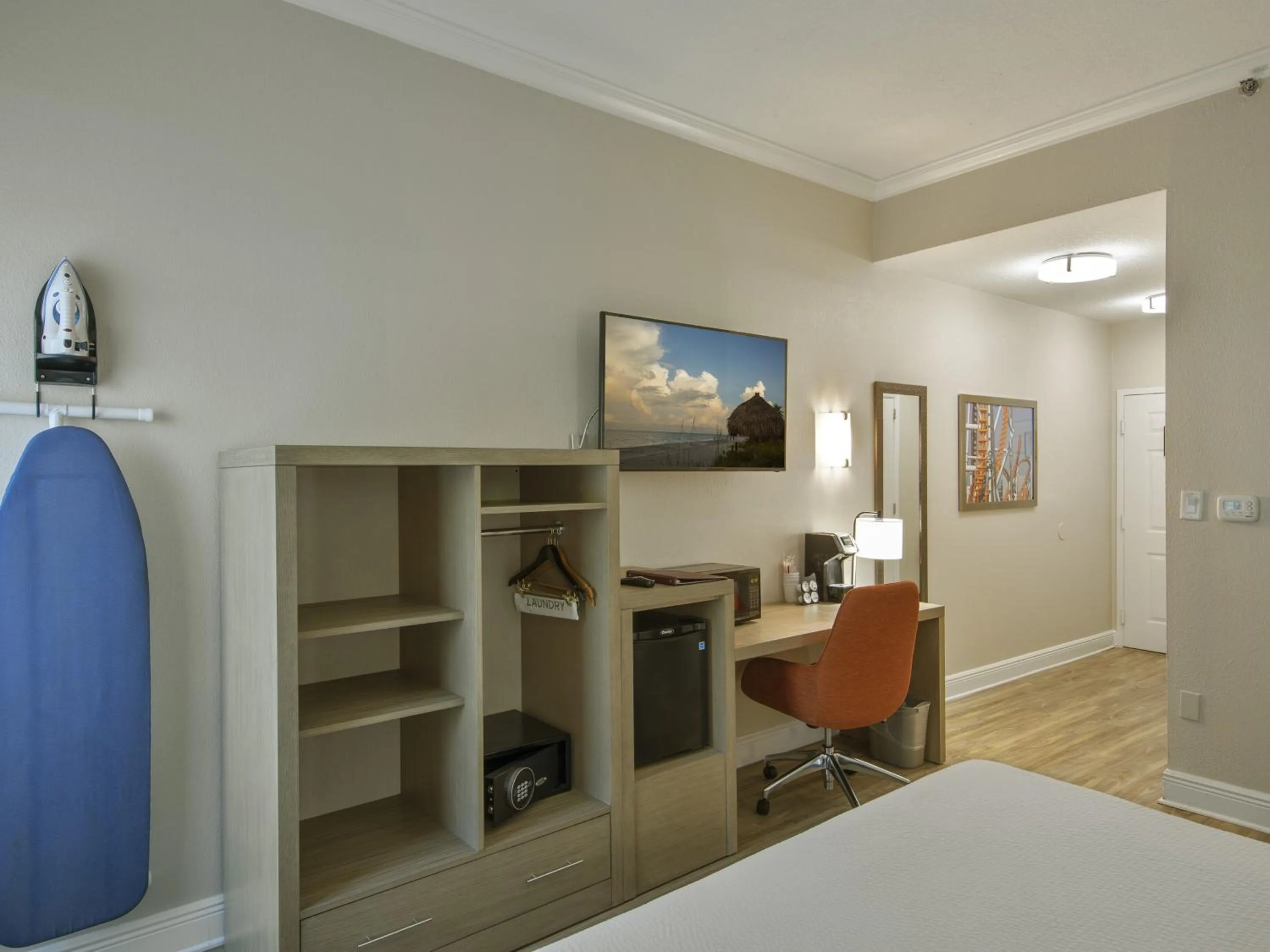 TV and multimedia, Bed in Galleria Palms Orlando - Free Theme Park Shuttles