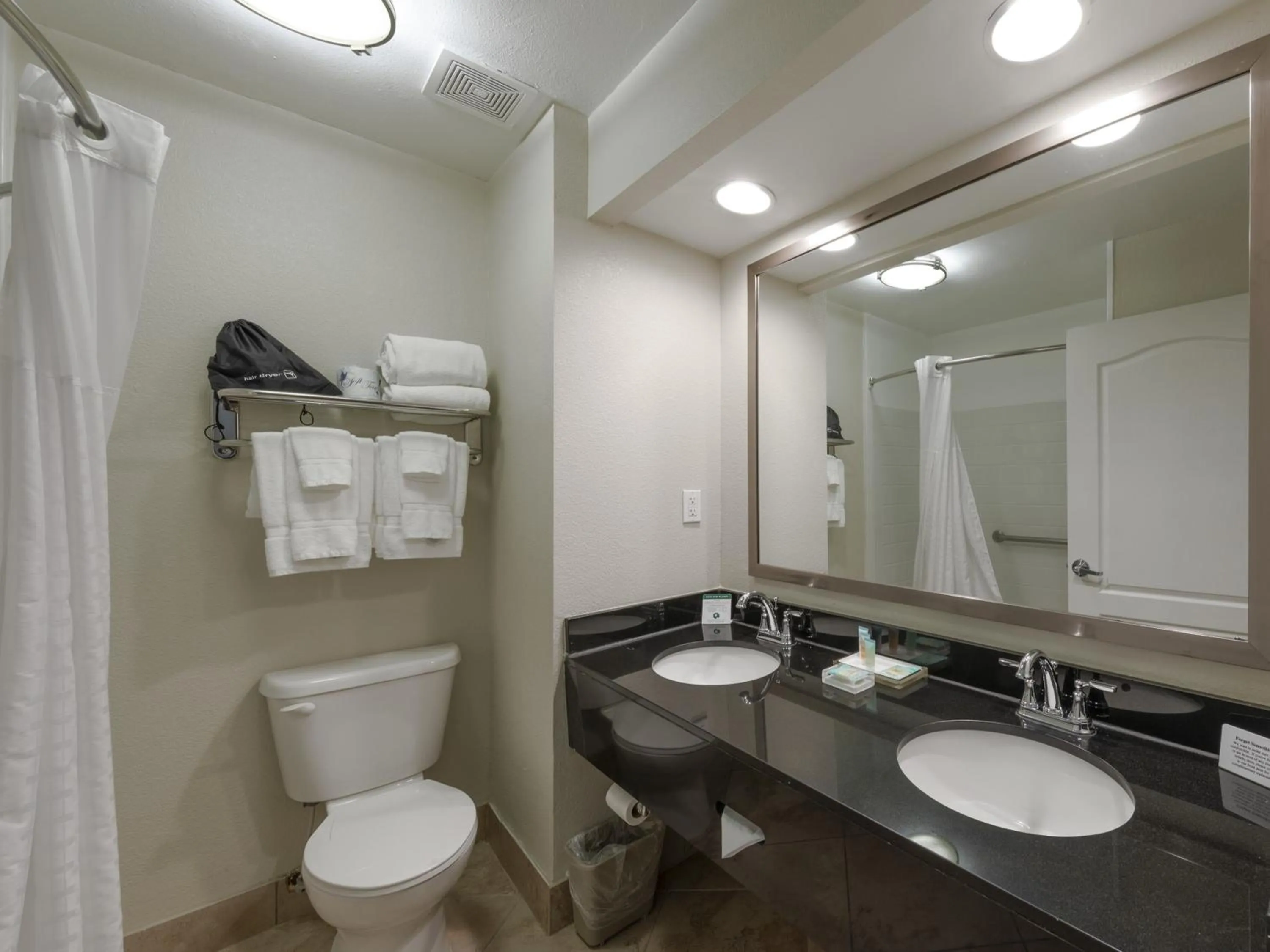 Shower in Galleria Palms Orlando - Free Theme Park Shuttles