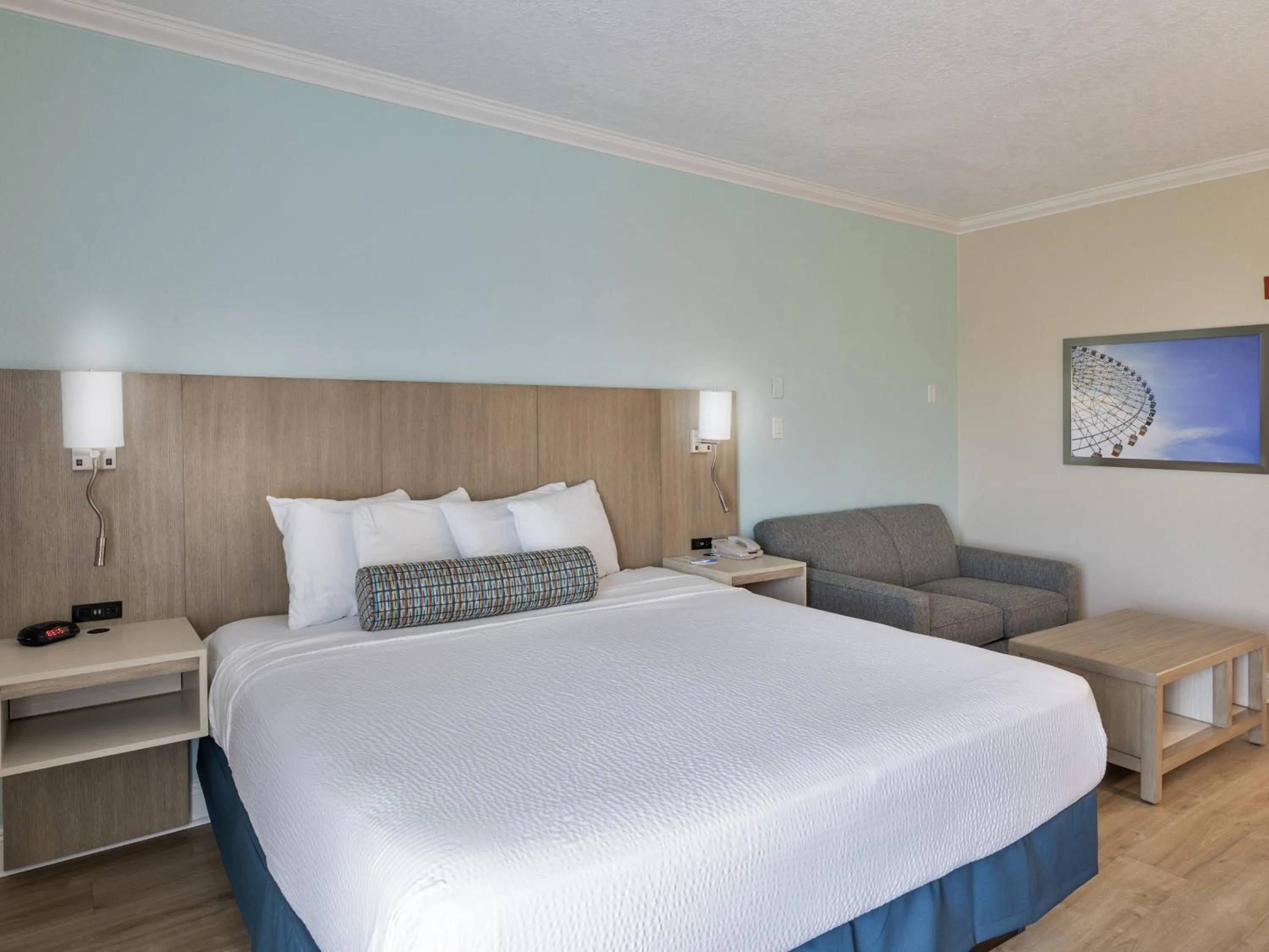 Seating area, Bed in Galleria Palms Orlando - Free Theme Park Shuttles