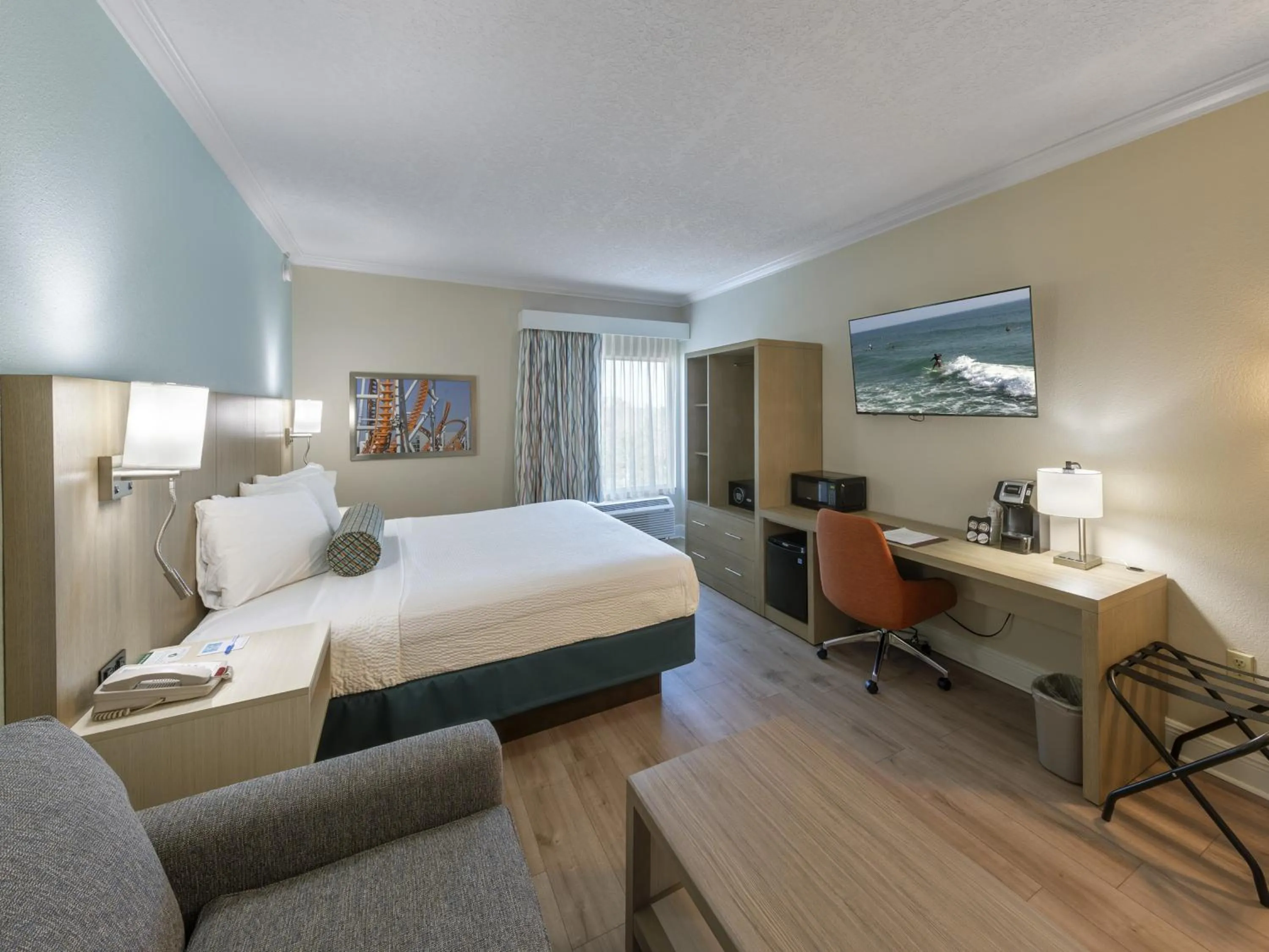 TV and multimedia, Bed in Galleria Palms Orlando - Free Theme Park Shuttles