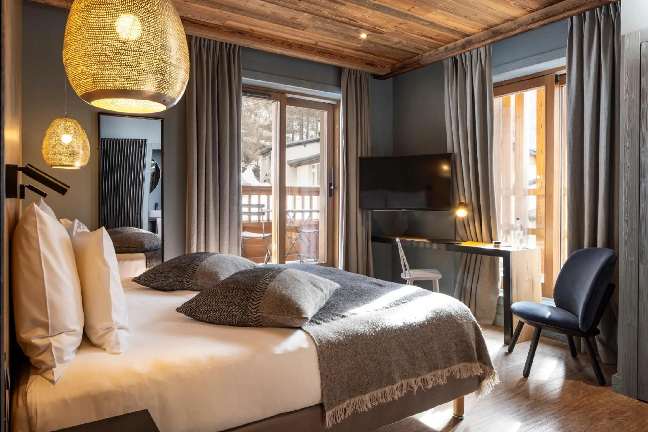 Bed in Hotel MONT-BLANC VAL D'ISERE