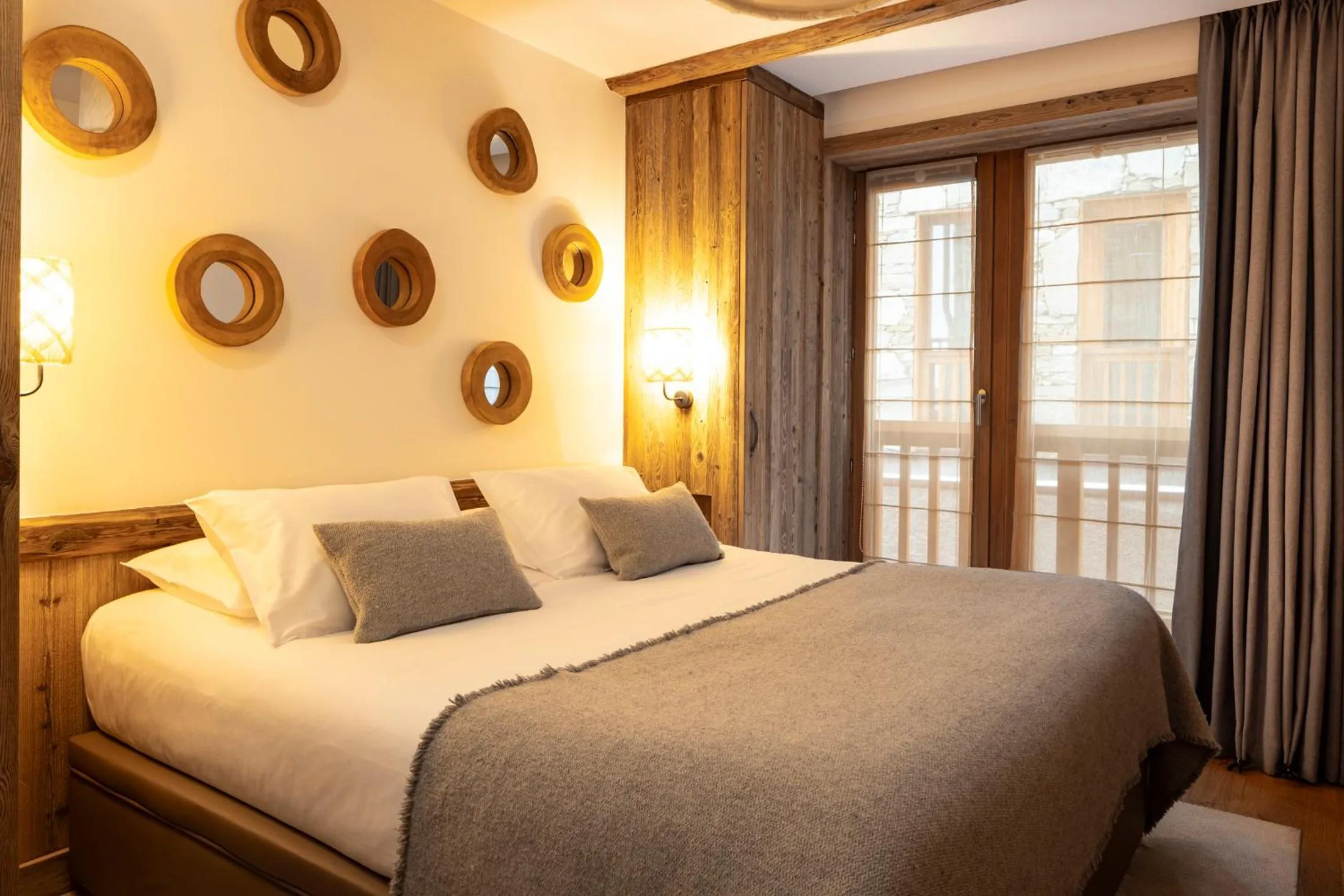 Bed in Hotel MONT-BLANC VAL D'ISERE