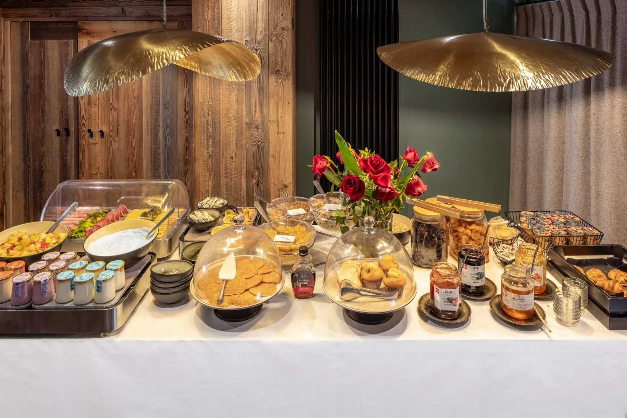Buffet breakfast in Hotel MONT-BLANC VAL D'ISERE
