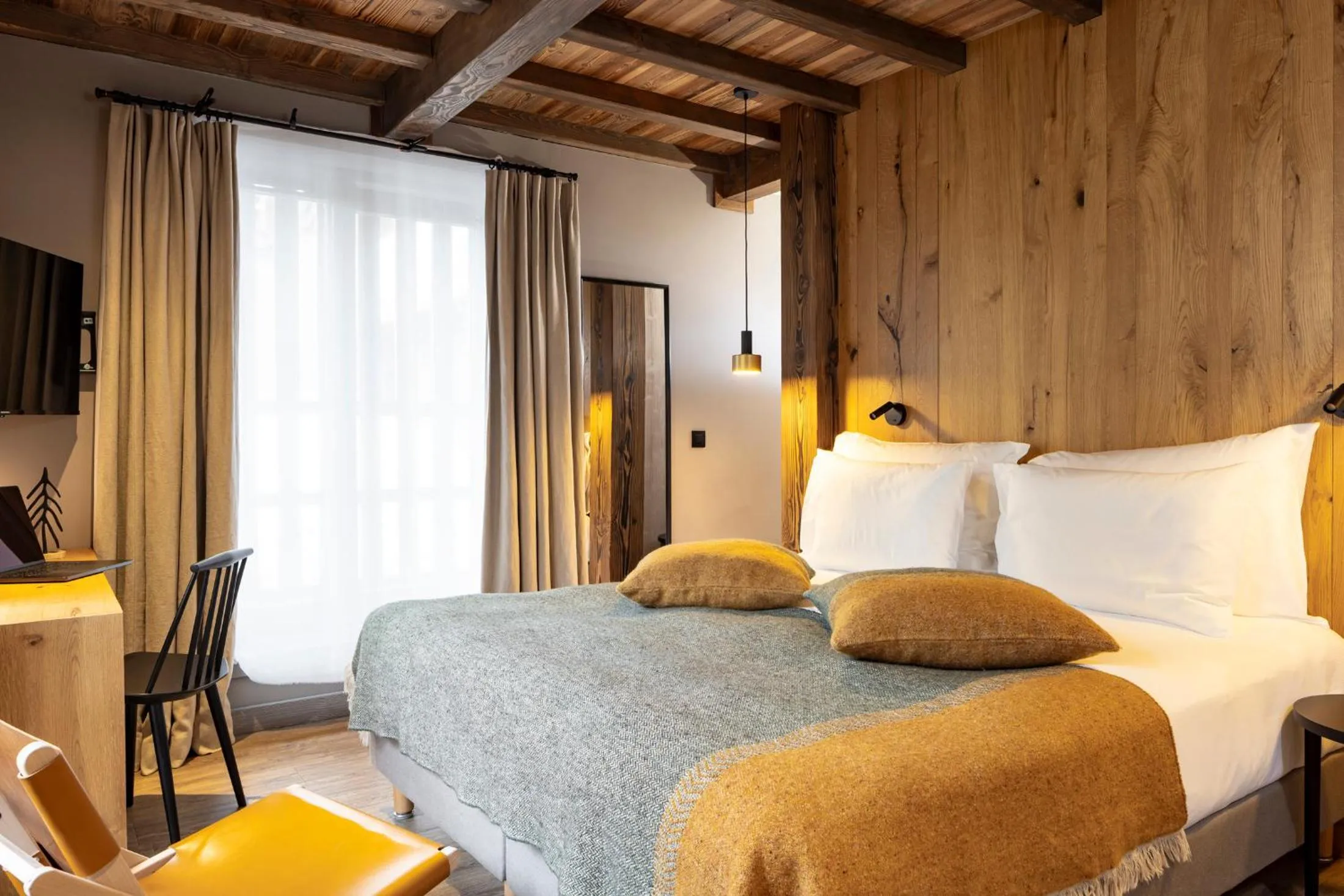 Bed in Hotel MONT-BLANC VAL D'ISERE