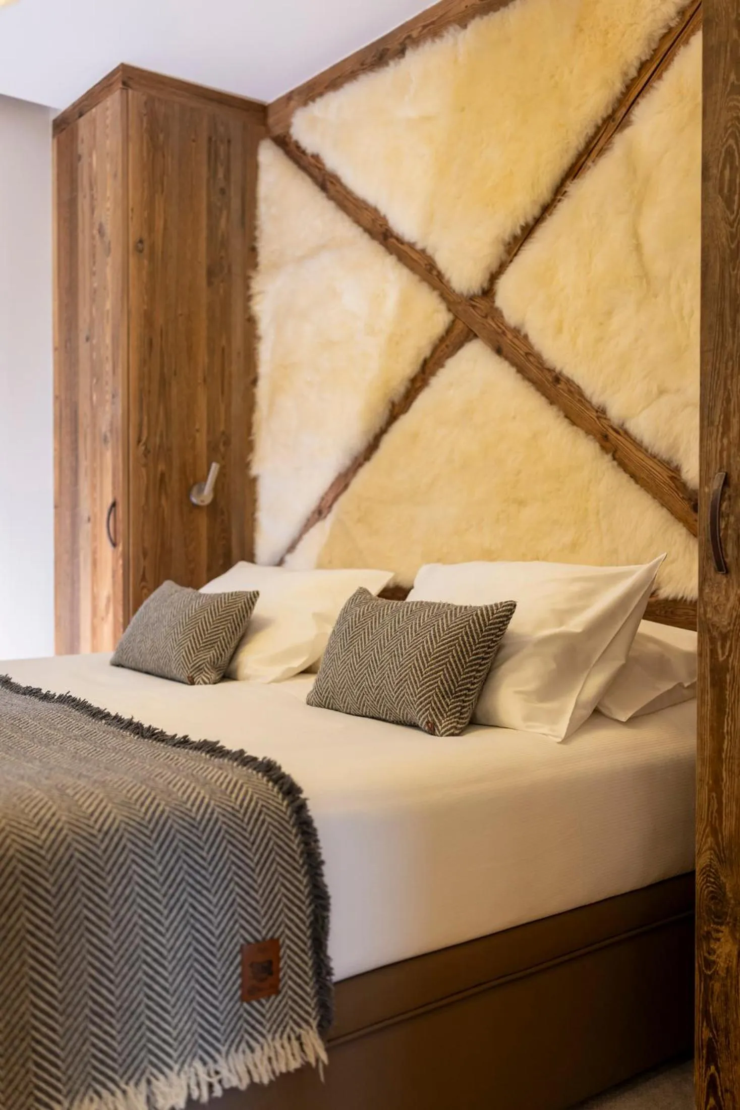 Bed in Hotel MONT-BLANC VAL D'ISERE