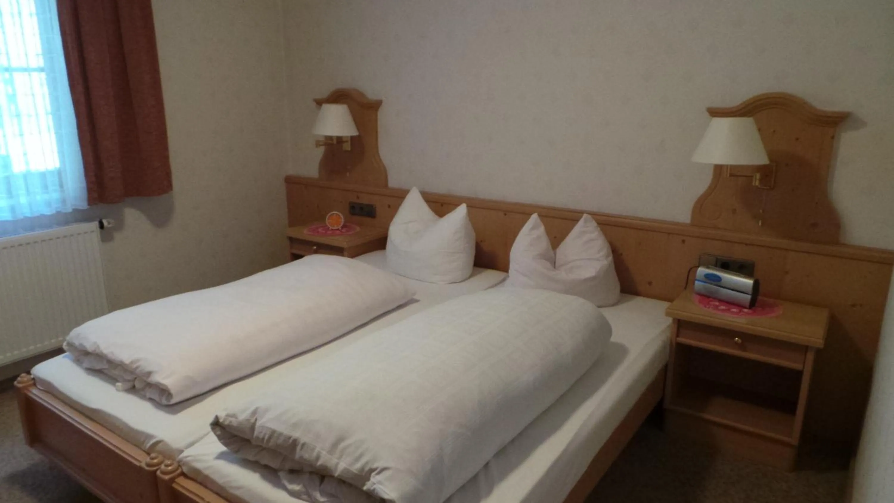 Bed in Hotel garni zur Linde