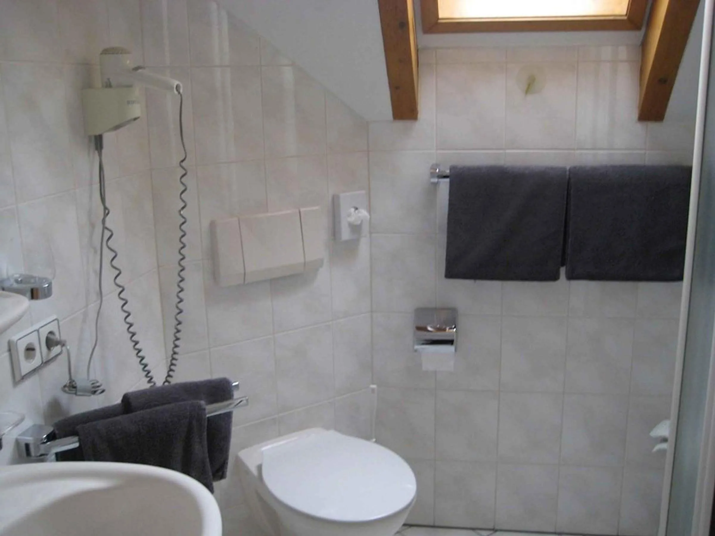 Bathroom in Hotel garni zur Linde