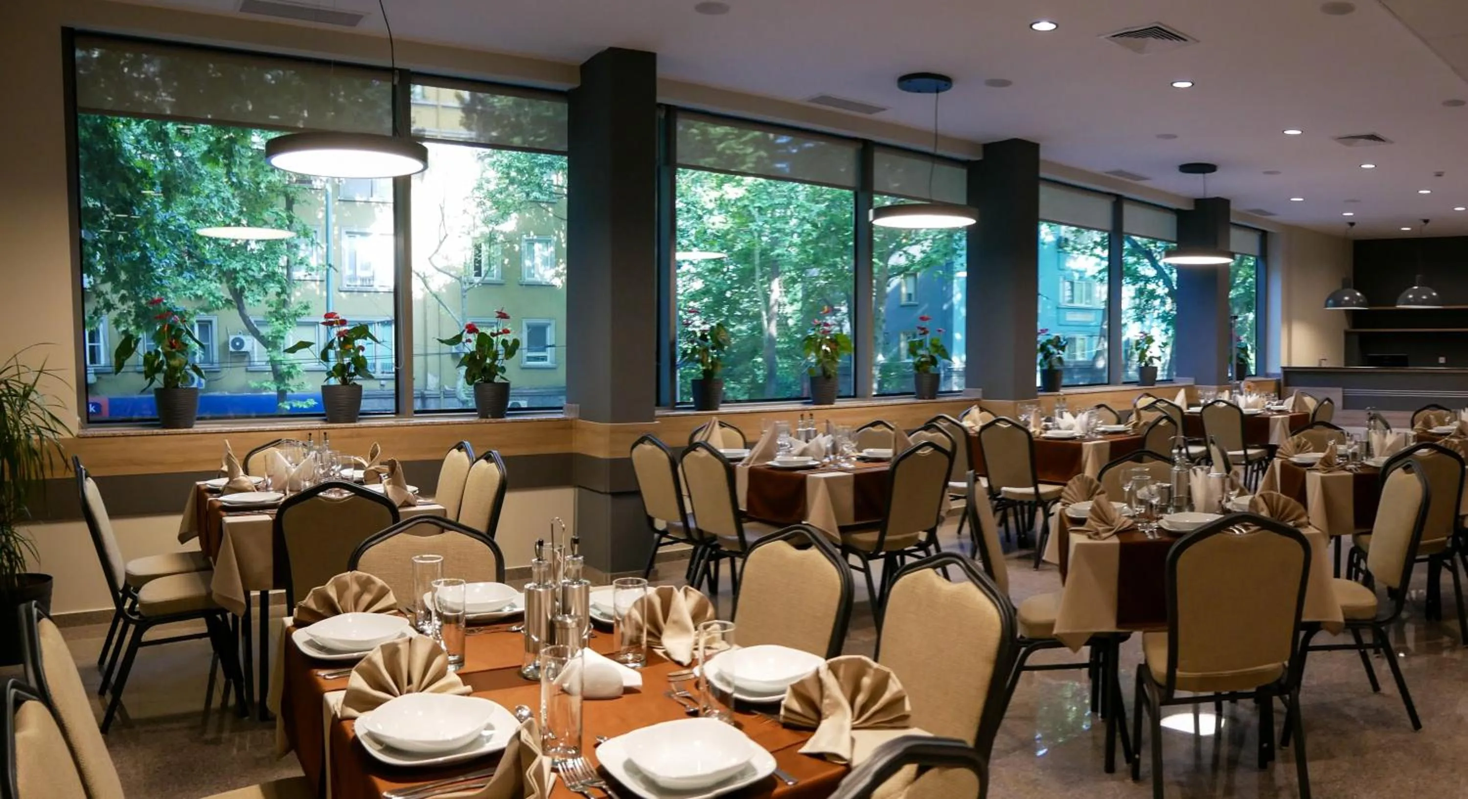 Restaurant/places to eat in Hotel Puldin COOP