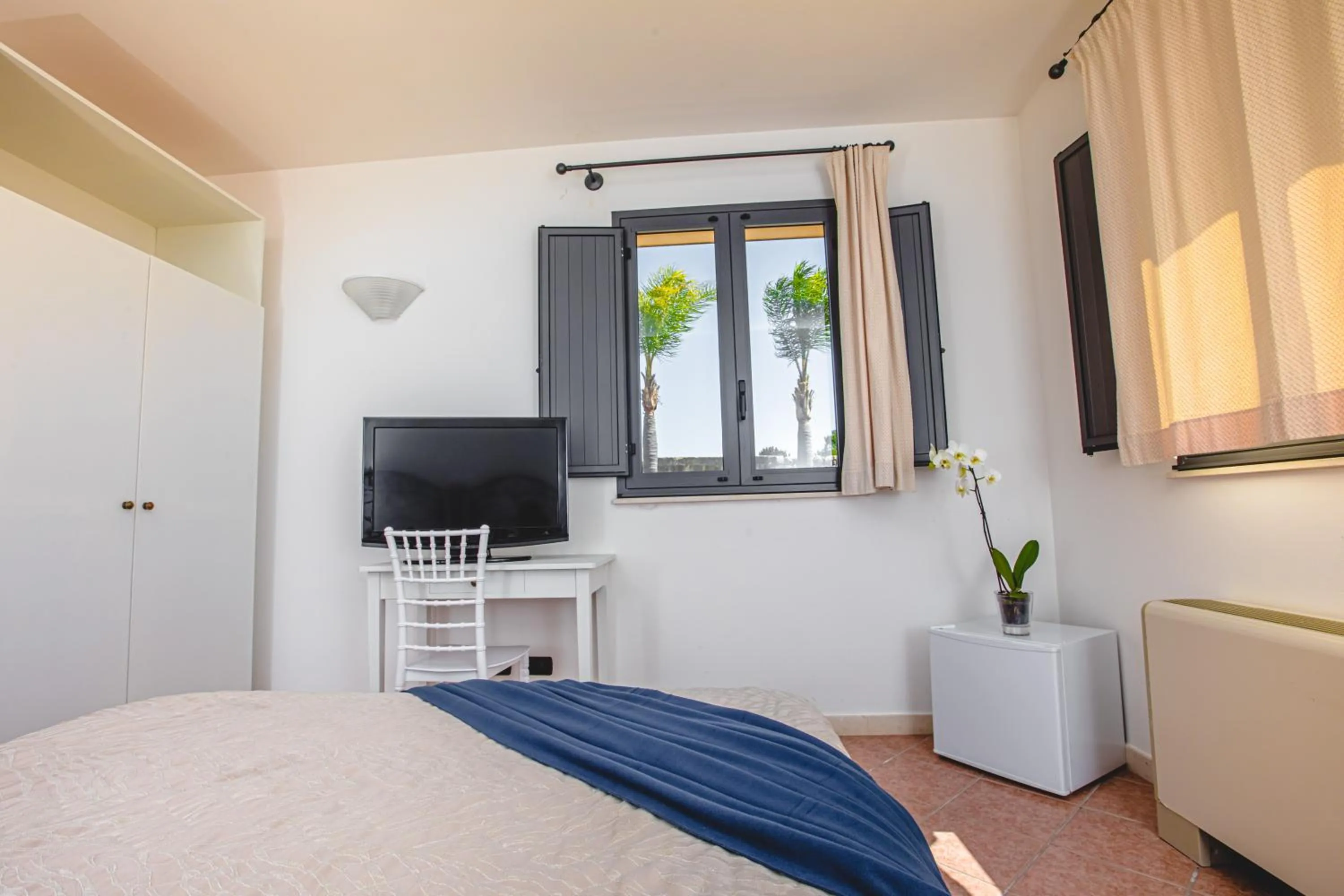 Bedroom, Bed in Nuovo Castello Crisilio