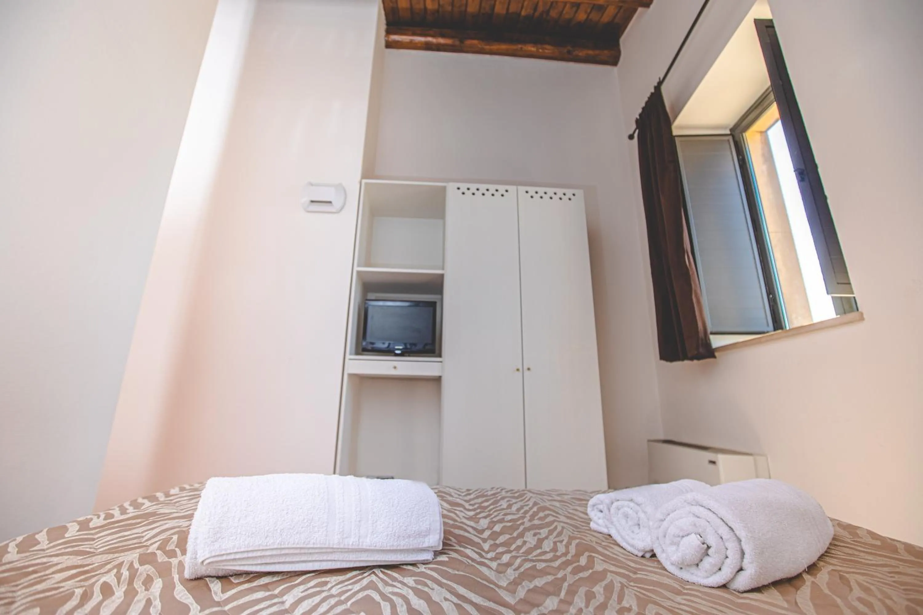 Bed in Nuovo Castello Crisilio
