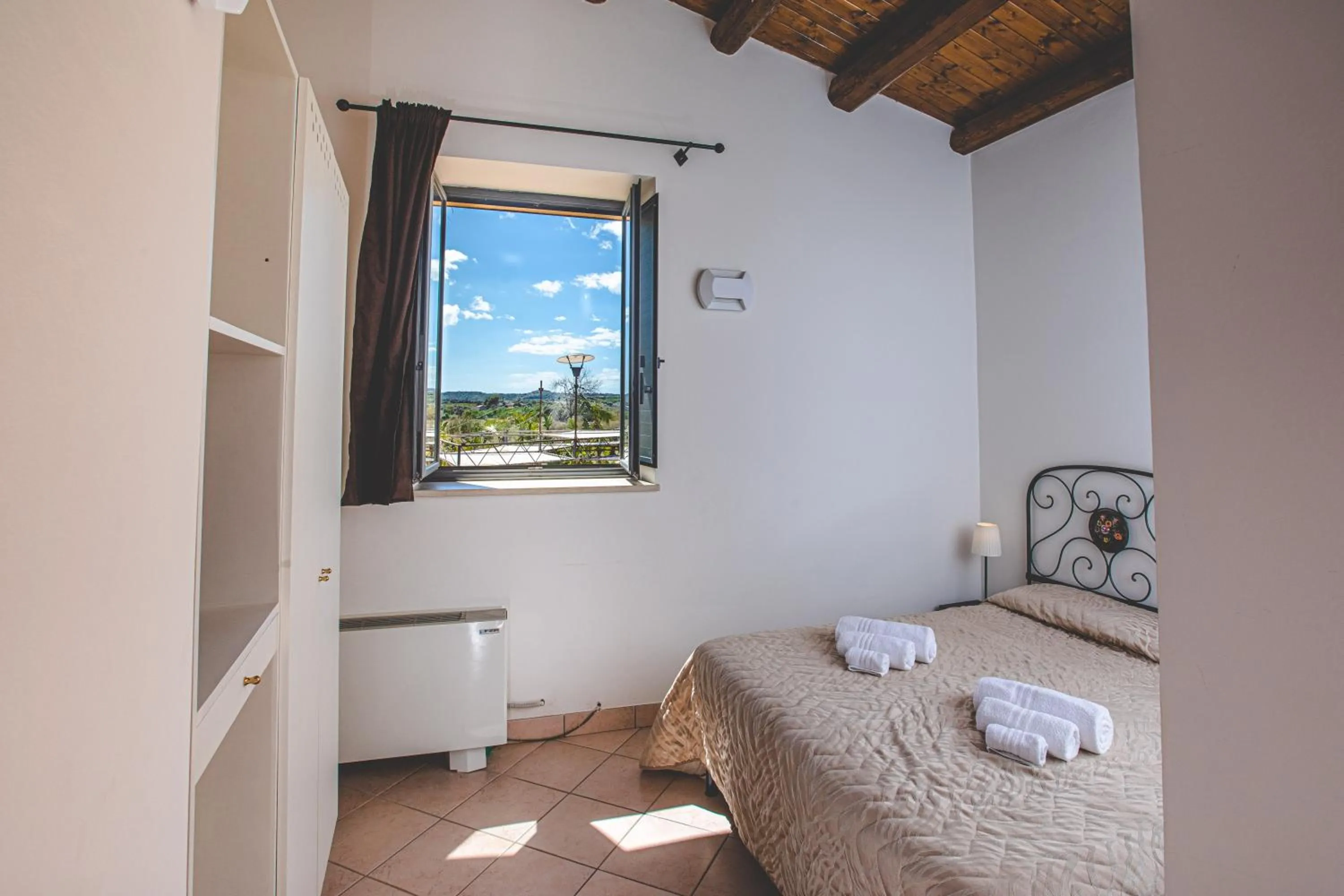 Bed in Nuovo Castello Crisilio