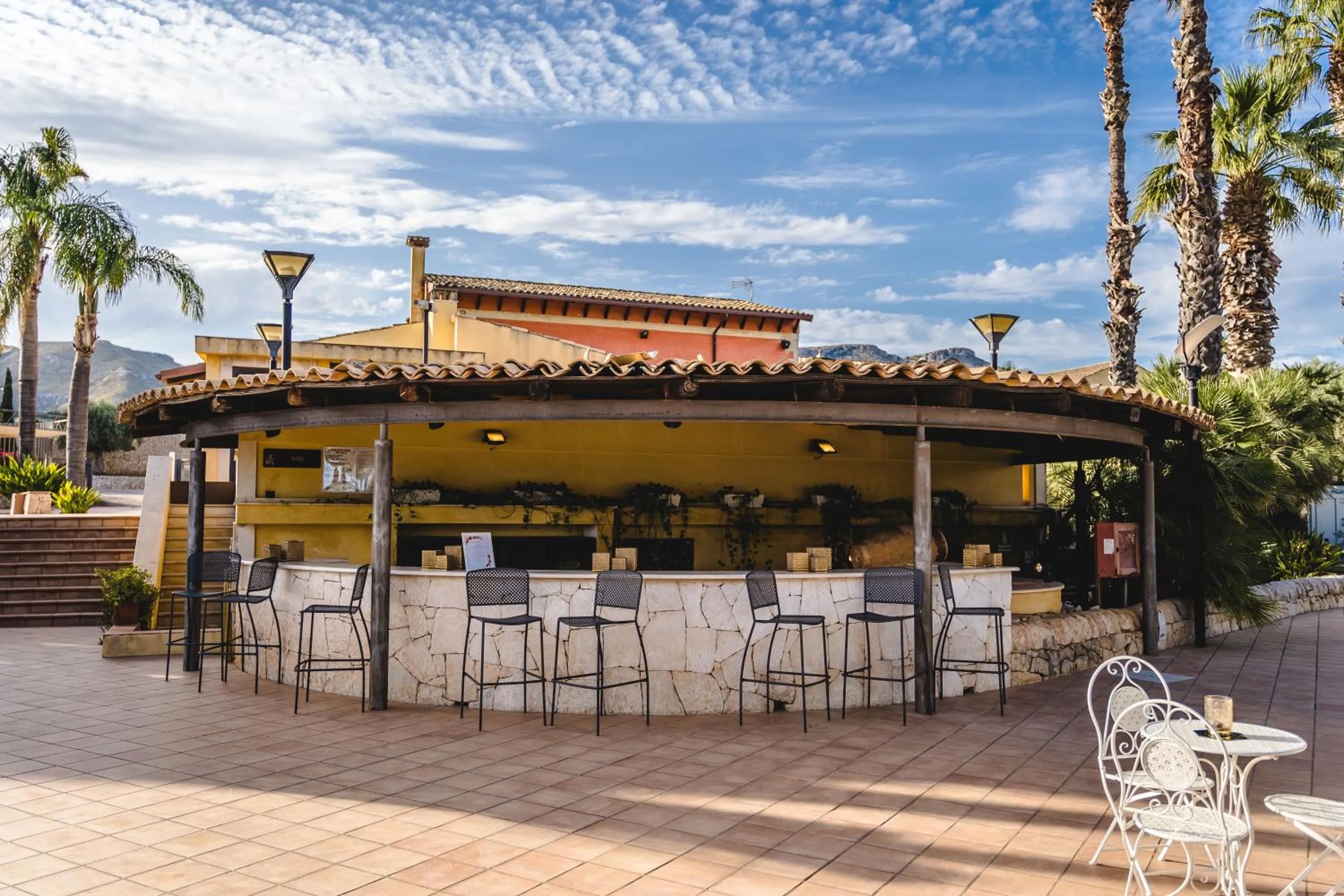 Lounge or bar in Nuovo Castello Crisilio
