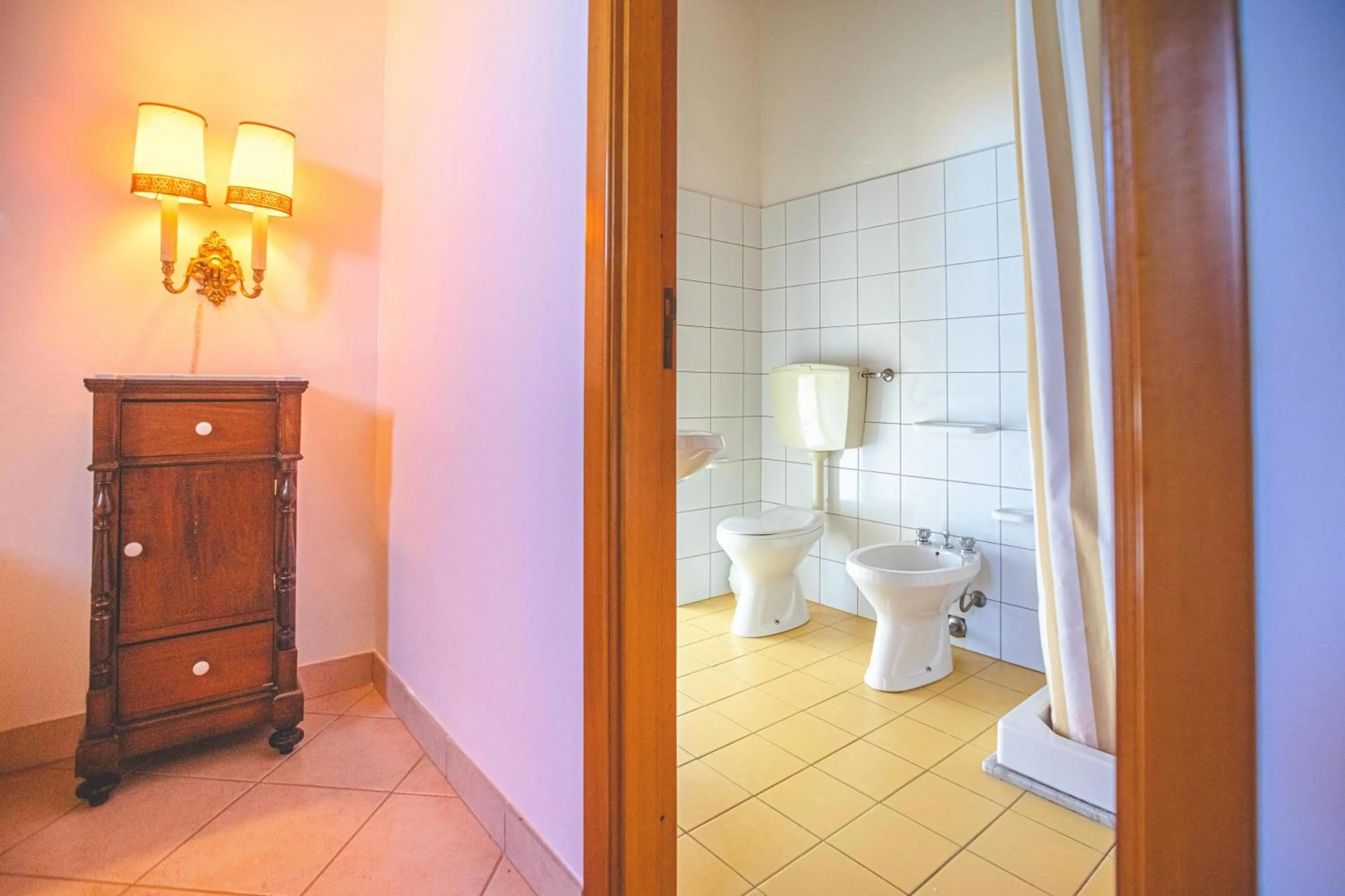 Bathroom in Nuovo Castello Crisilio