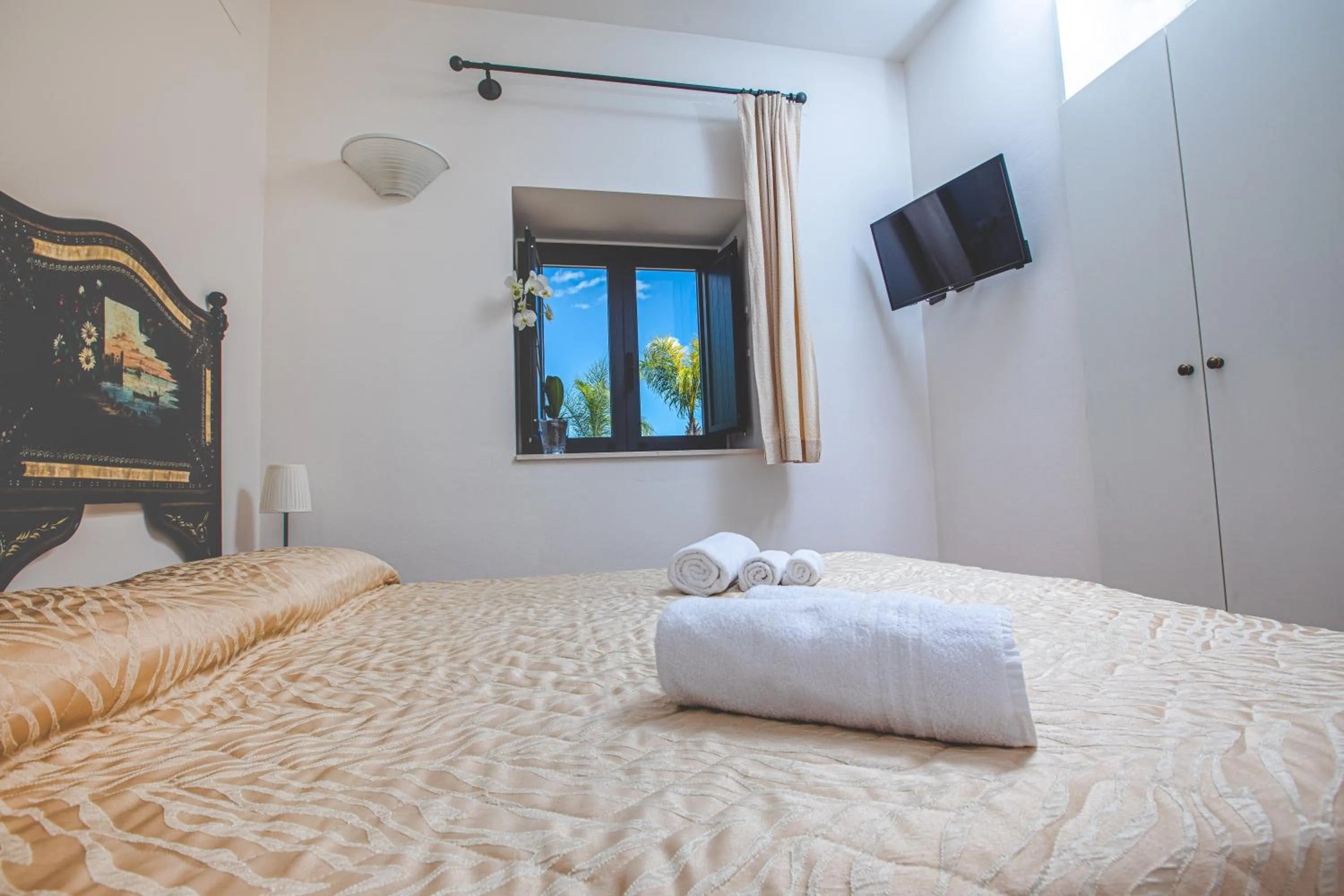 Bed in Nuovo Castello Crisilio