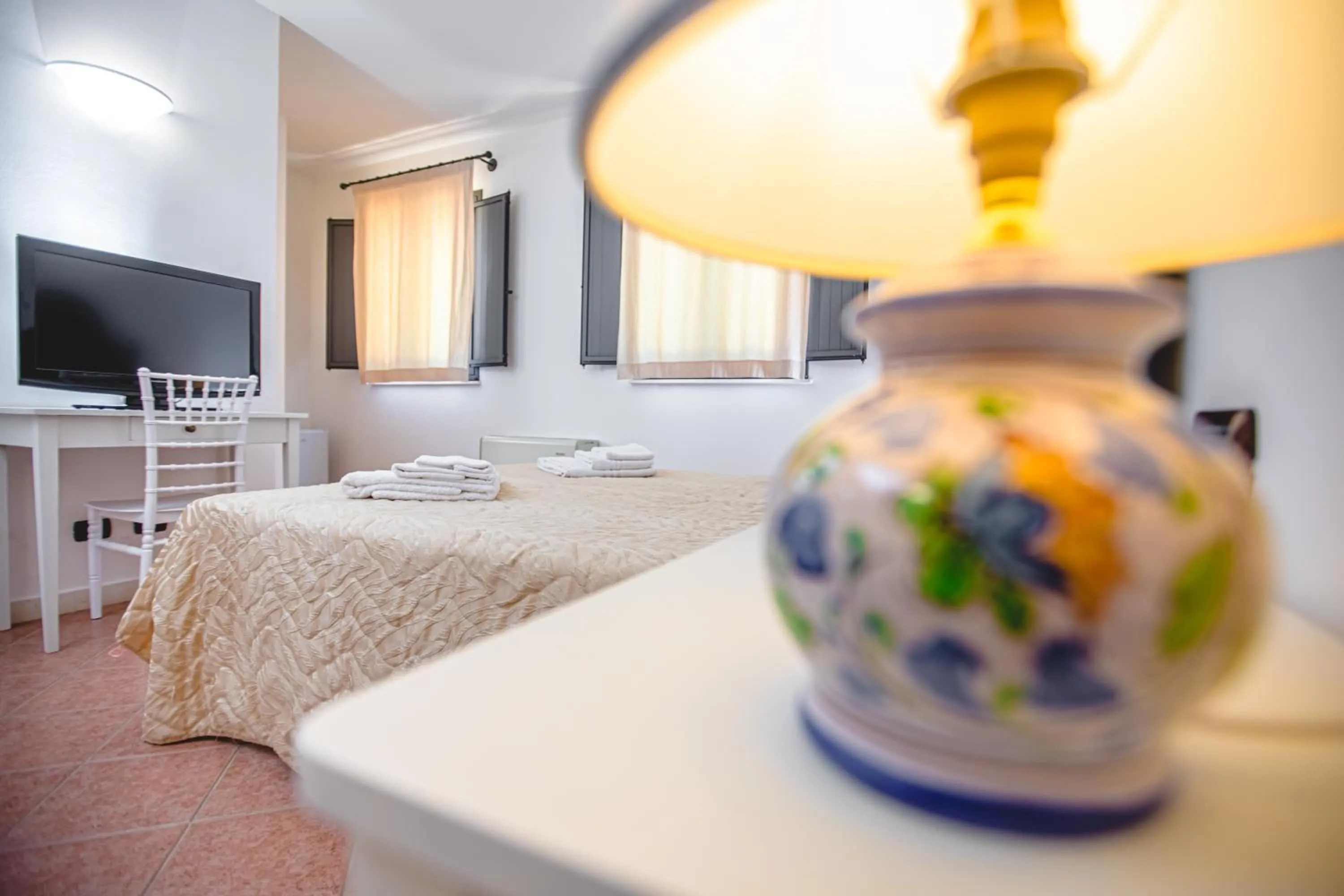 Bedroom, Bed in Nuovo Castello Crisilio
