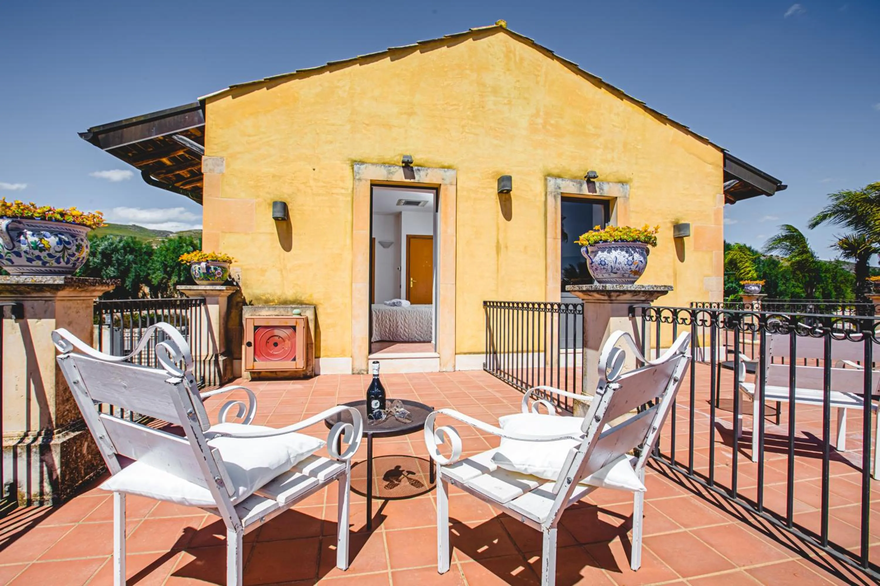 Property building in Nuovo Castello Crisilio