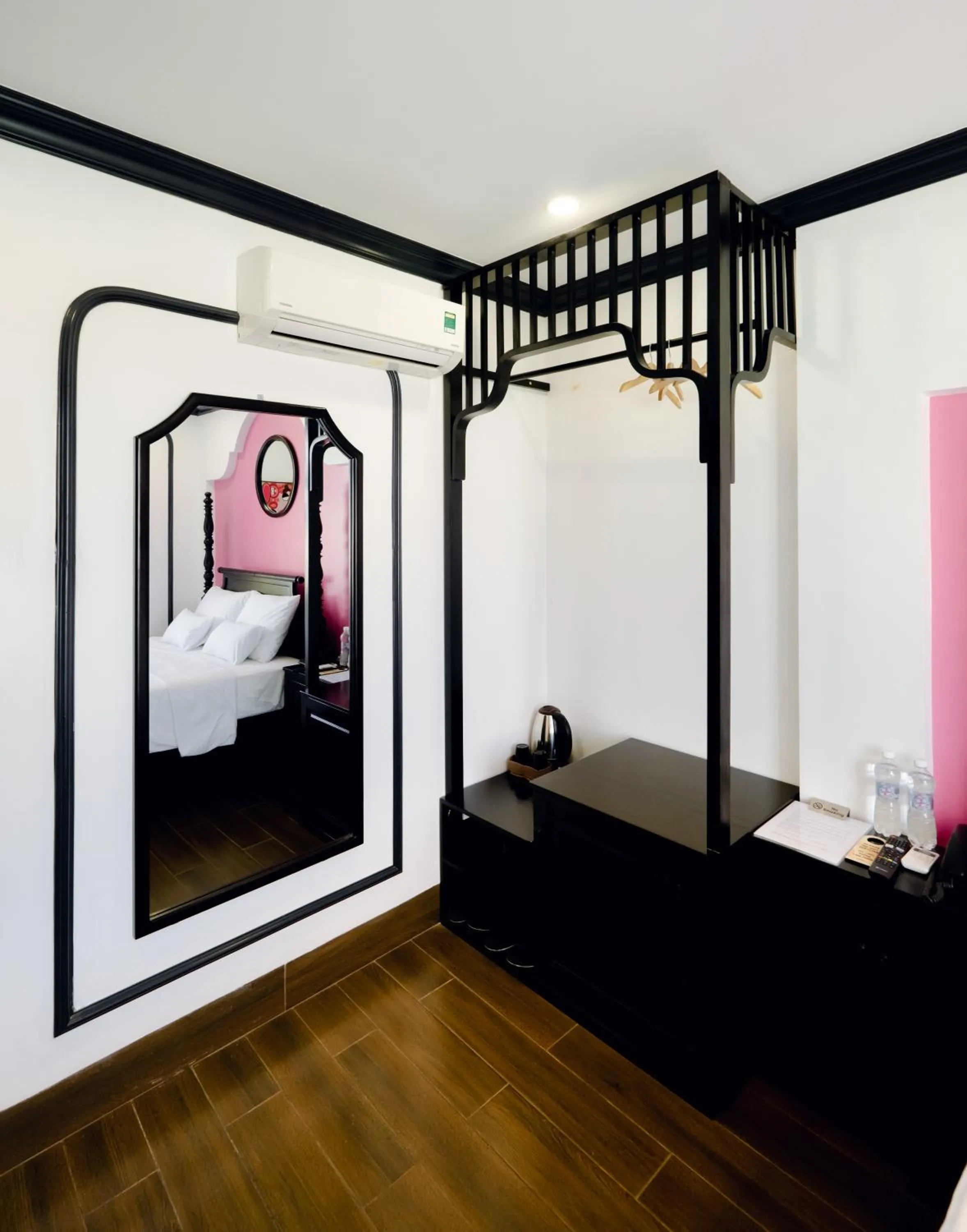 Photo of the whole room, Bed in The Fancy House