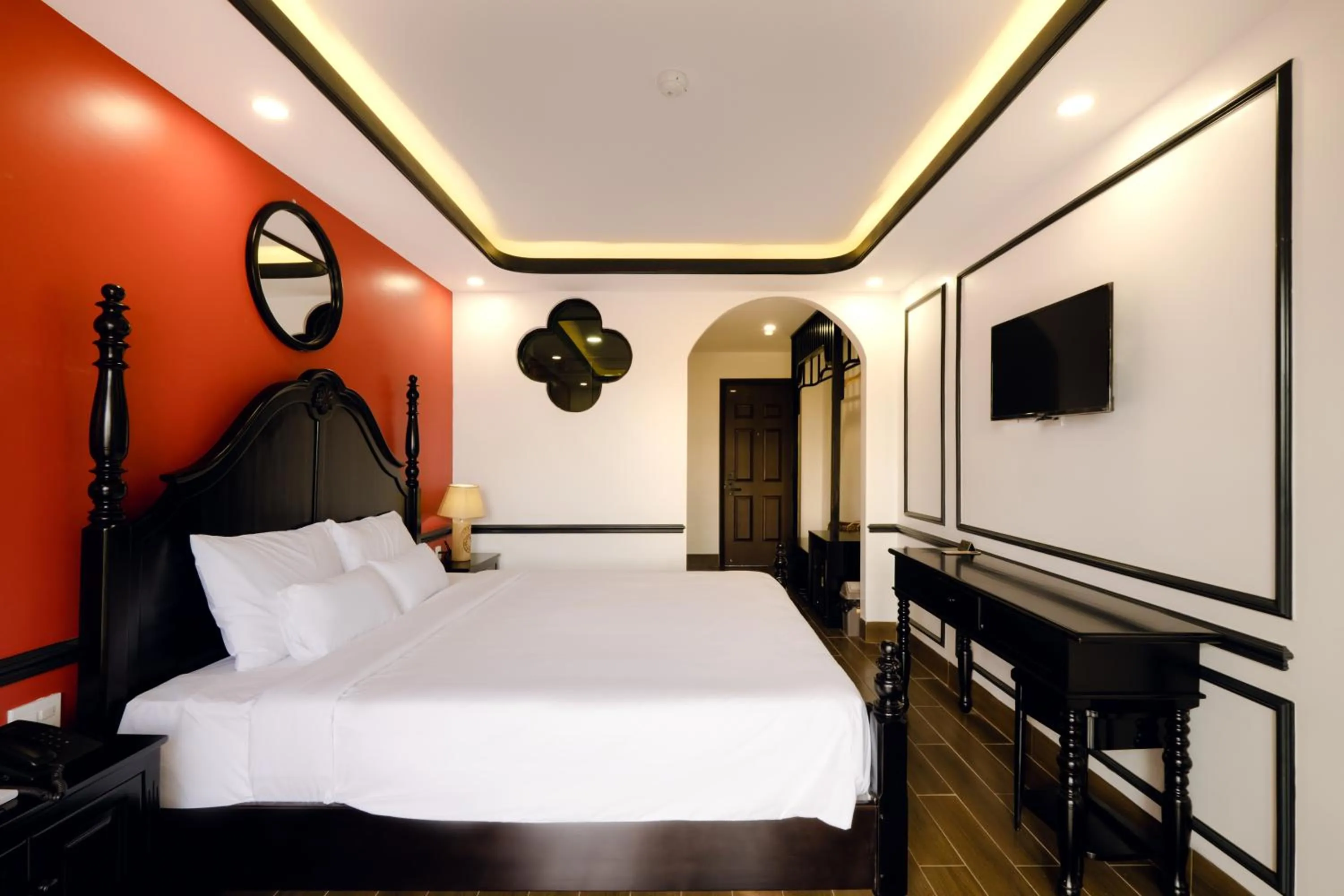 Photo of the whole room, Bed in The Fancy House