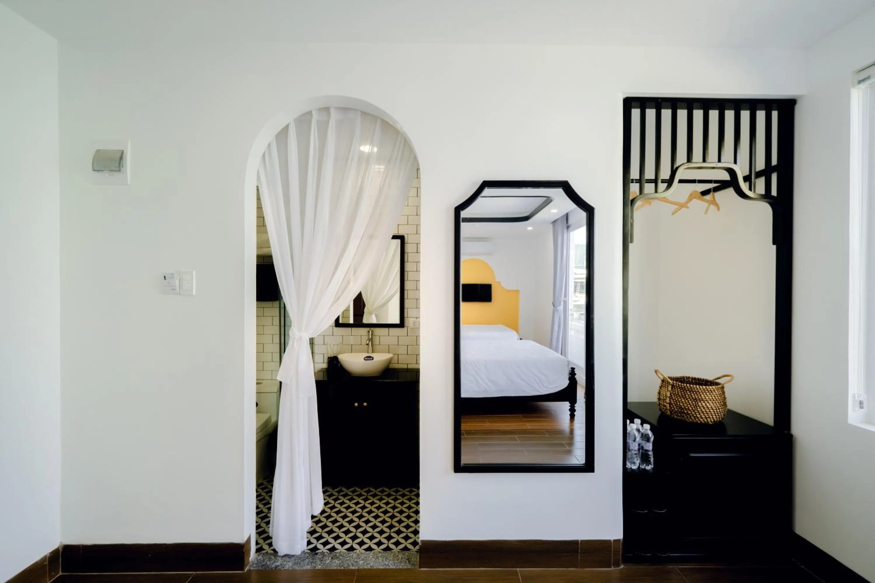 wardrobe, Bed in The Fancy House