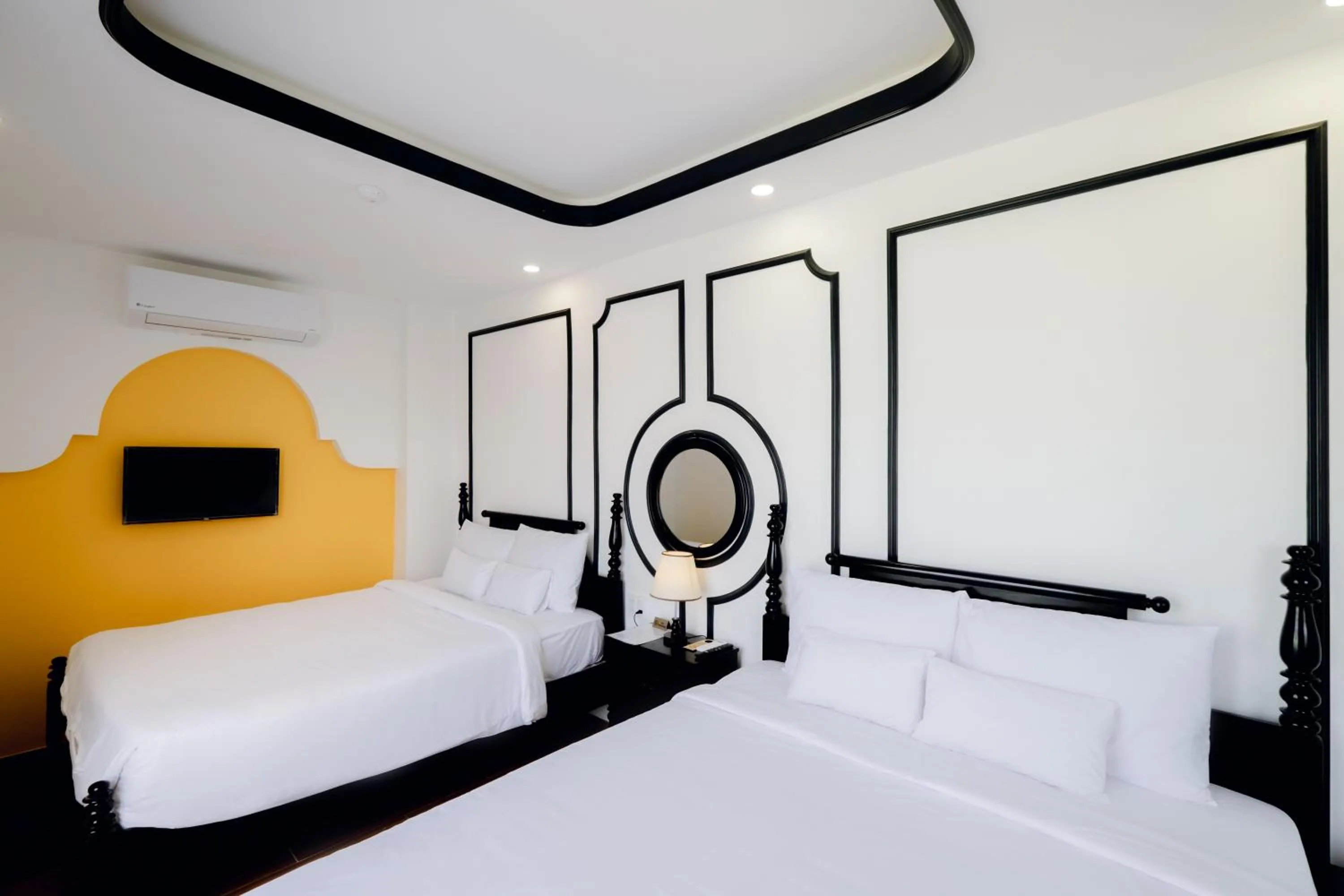 Photo of the whole room, Bed in The Fancy House