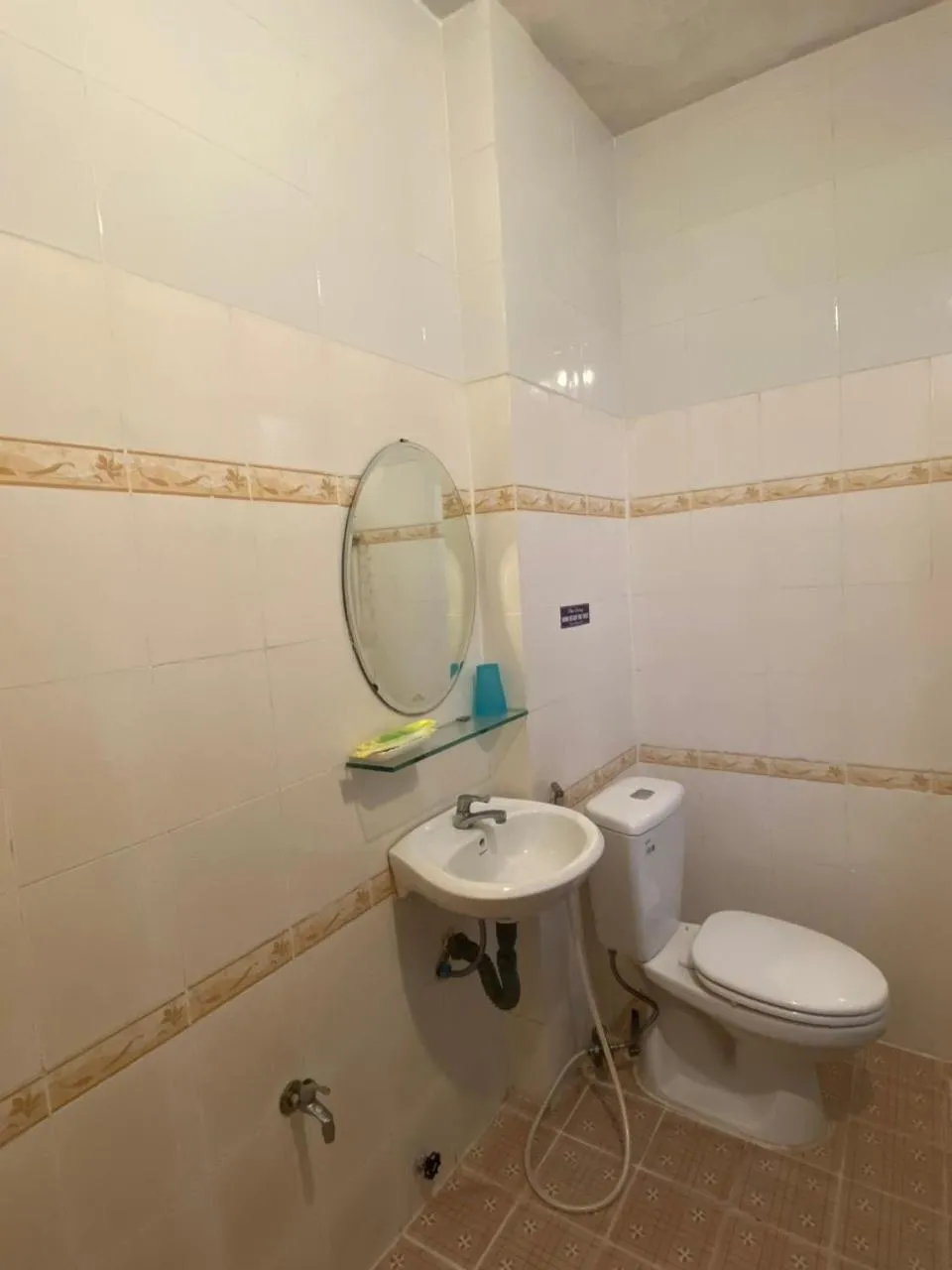 Toilet in Thai Dat Hotel