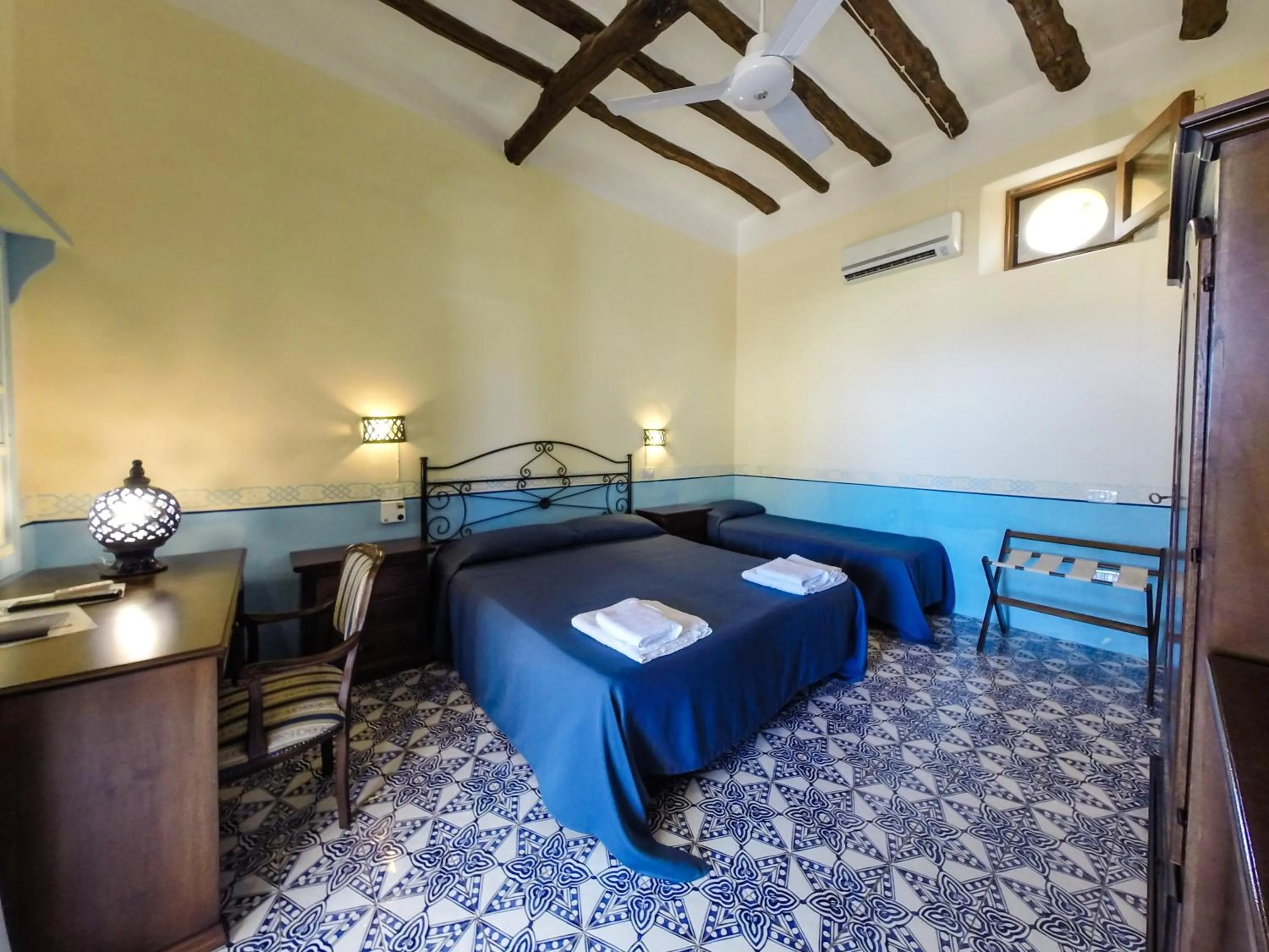 Photo of the whole room, Bed in Hotel Arcangelo - Salina