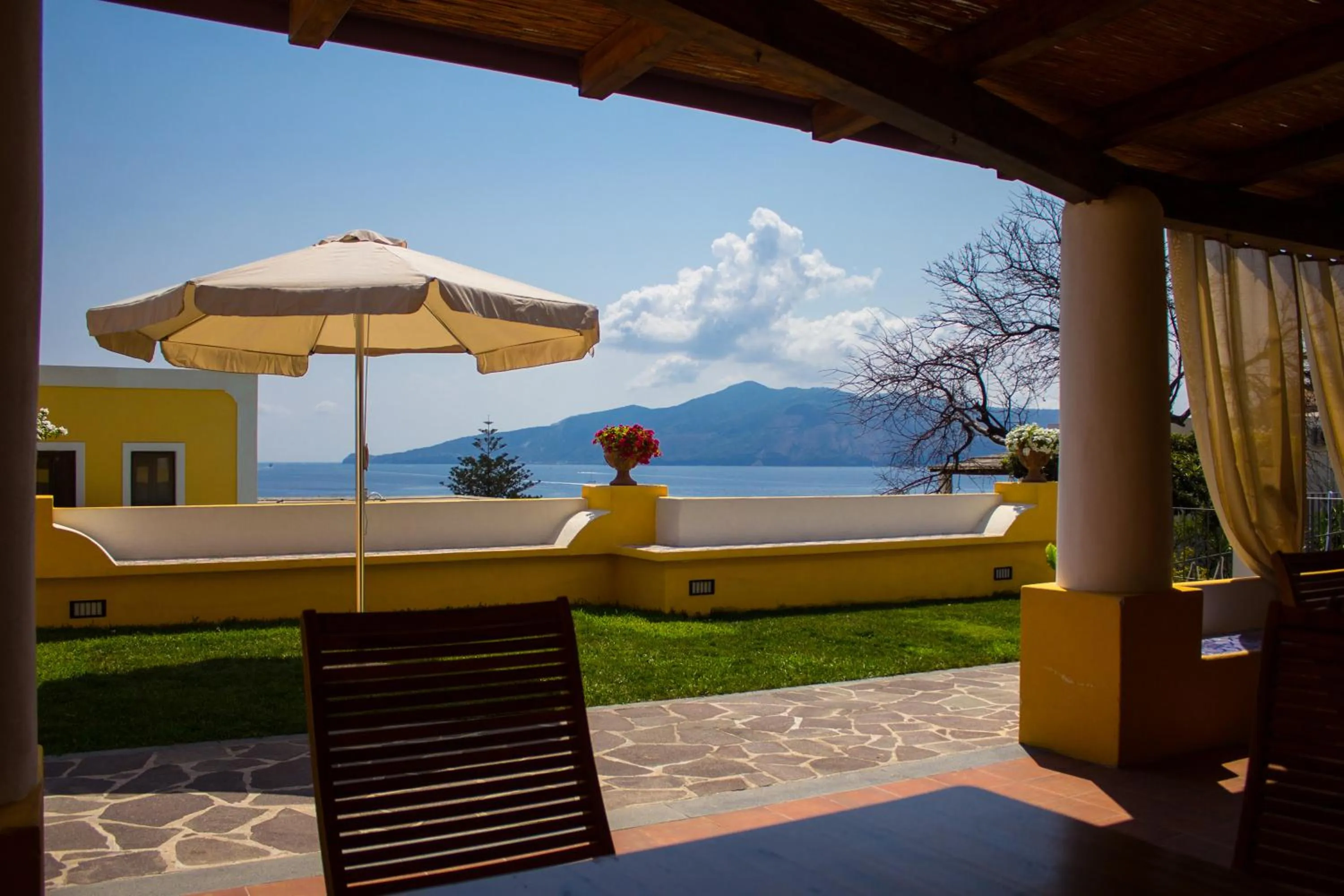 Lounge or bar in Hotel Arcangelo - Salina