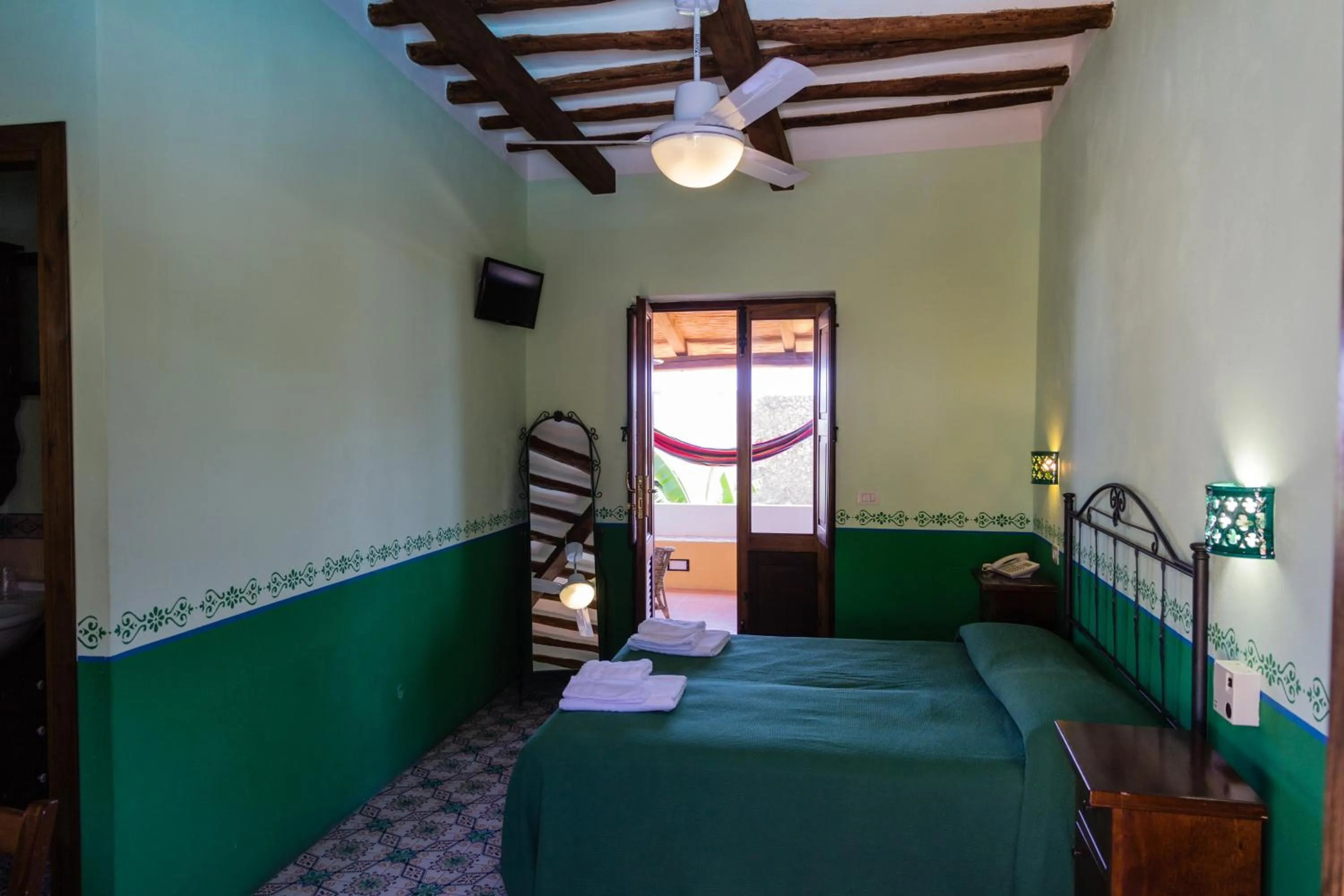 Photo of the whole room, Bed in Hotel Arcangelo - Salina