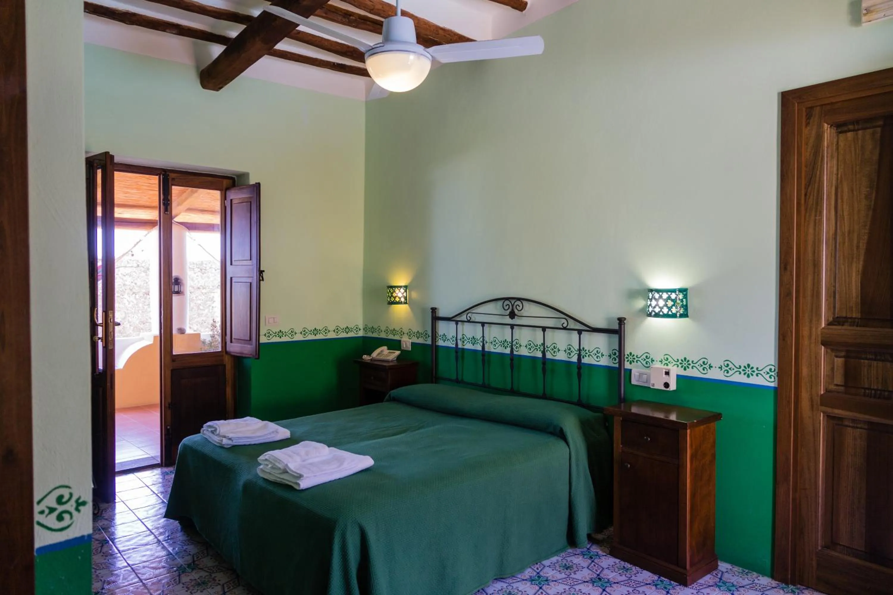 Photo of the whole room, Bed in Hotel Arcangelo - Salina