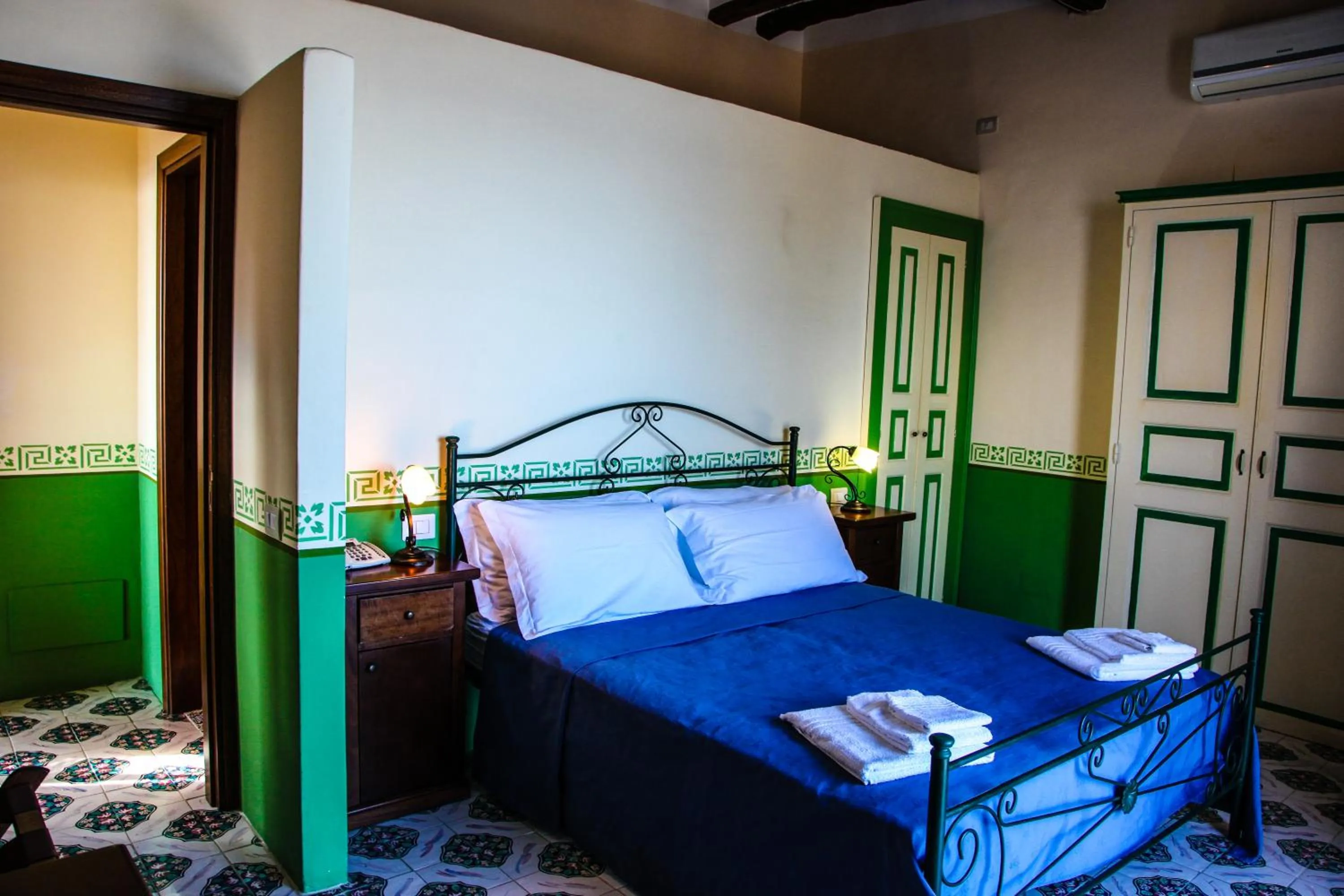 Bedroom, Bed in Hotel Arcangelo - Salina