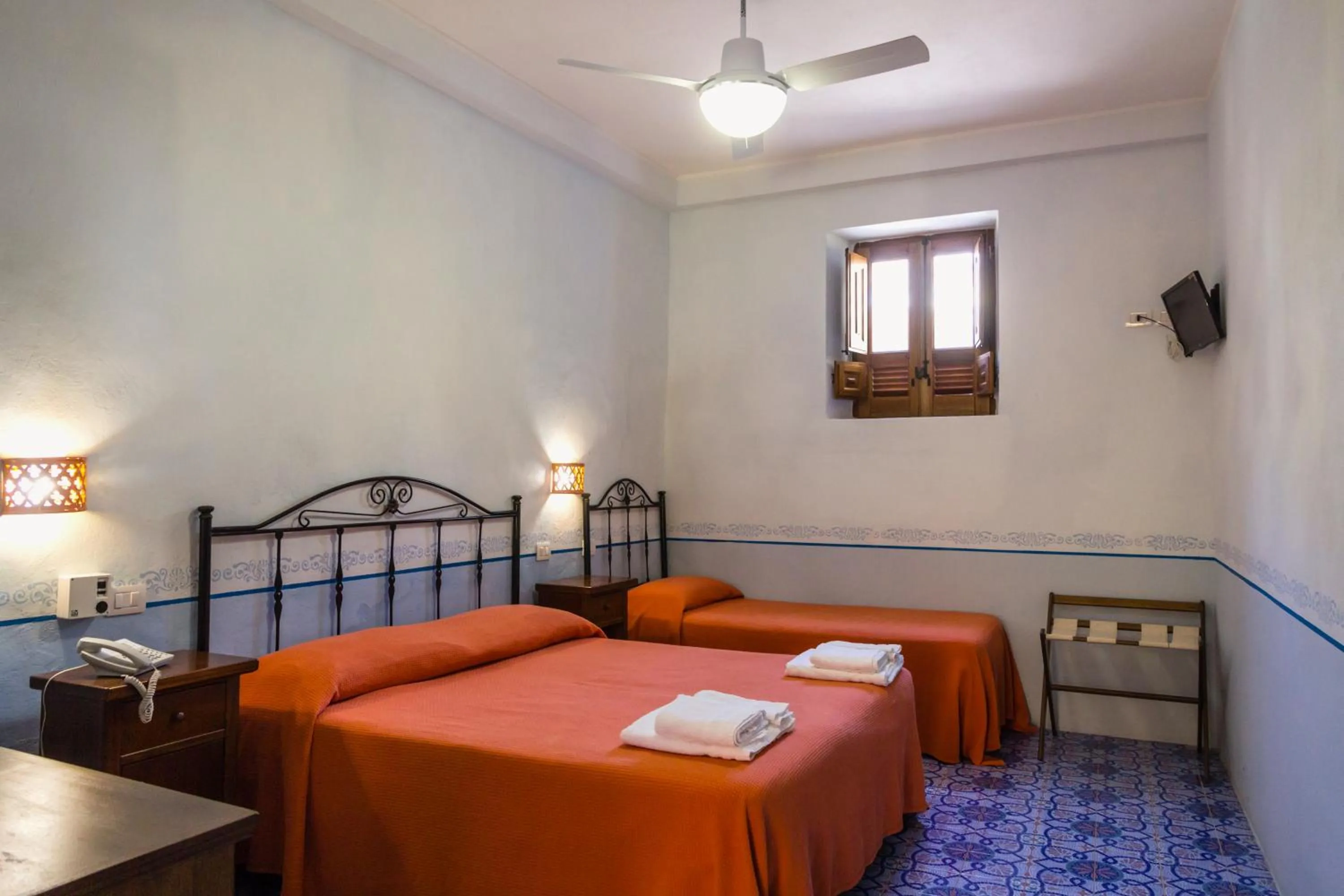 Photo of the whole room, Bed in Hotel Arcangelo - Salina