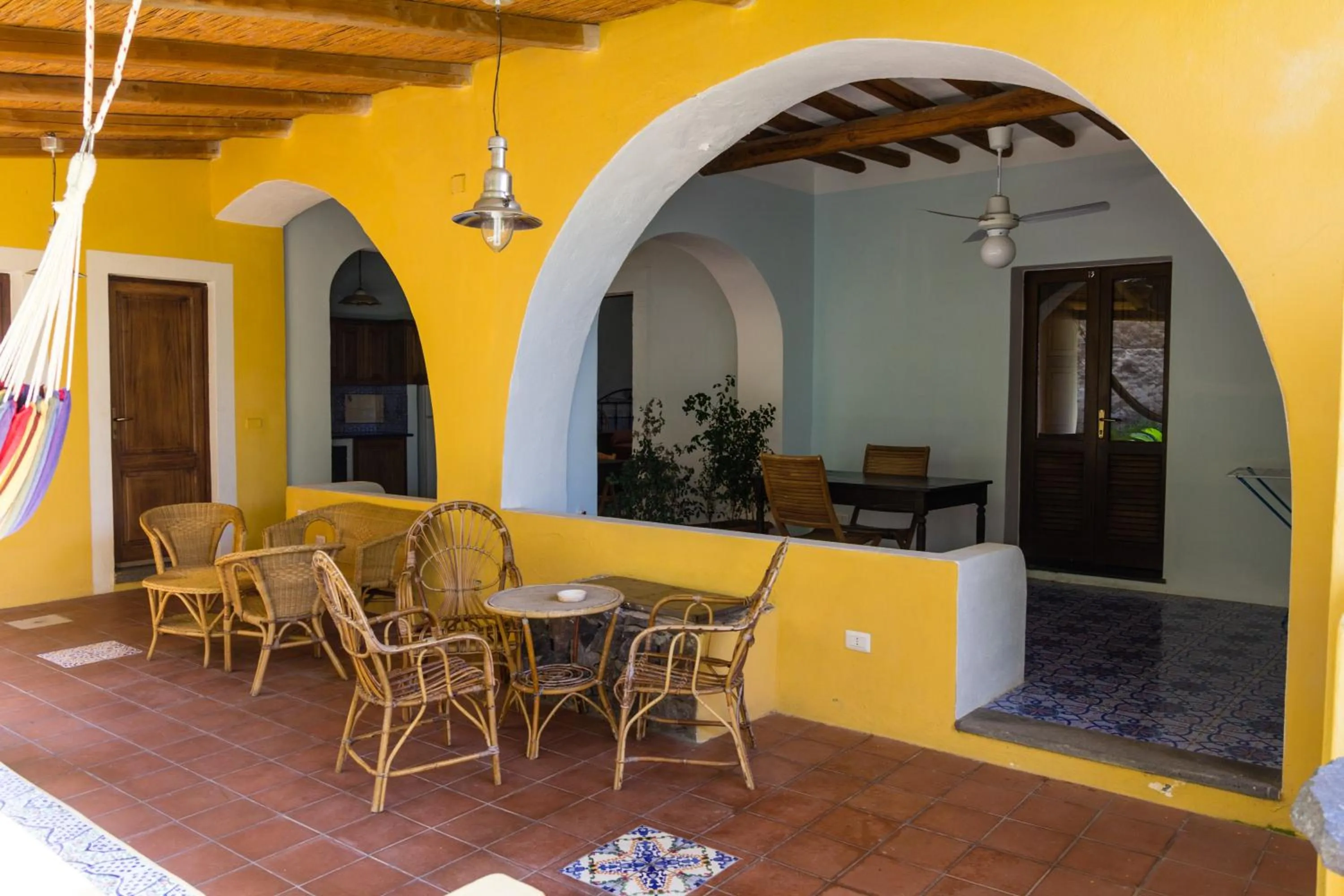 Patio in Hotel Arcangelo - Salina