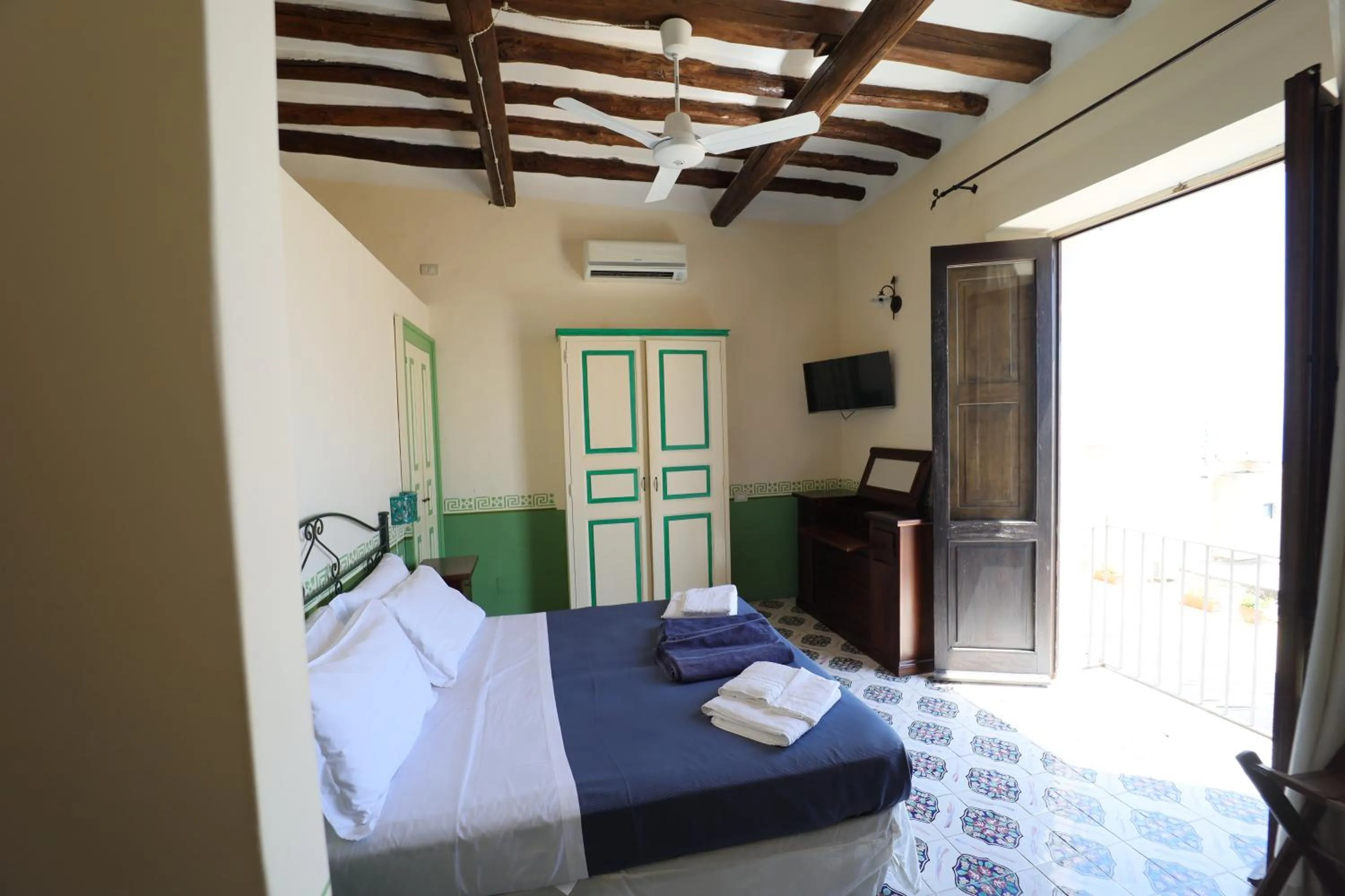 Bedroom, Bed in Hotel Arcangelo - Salina