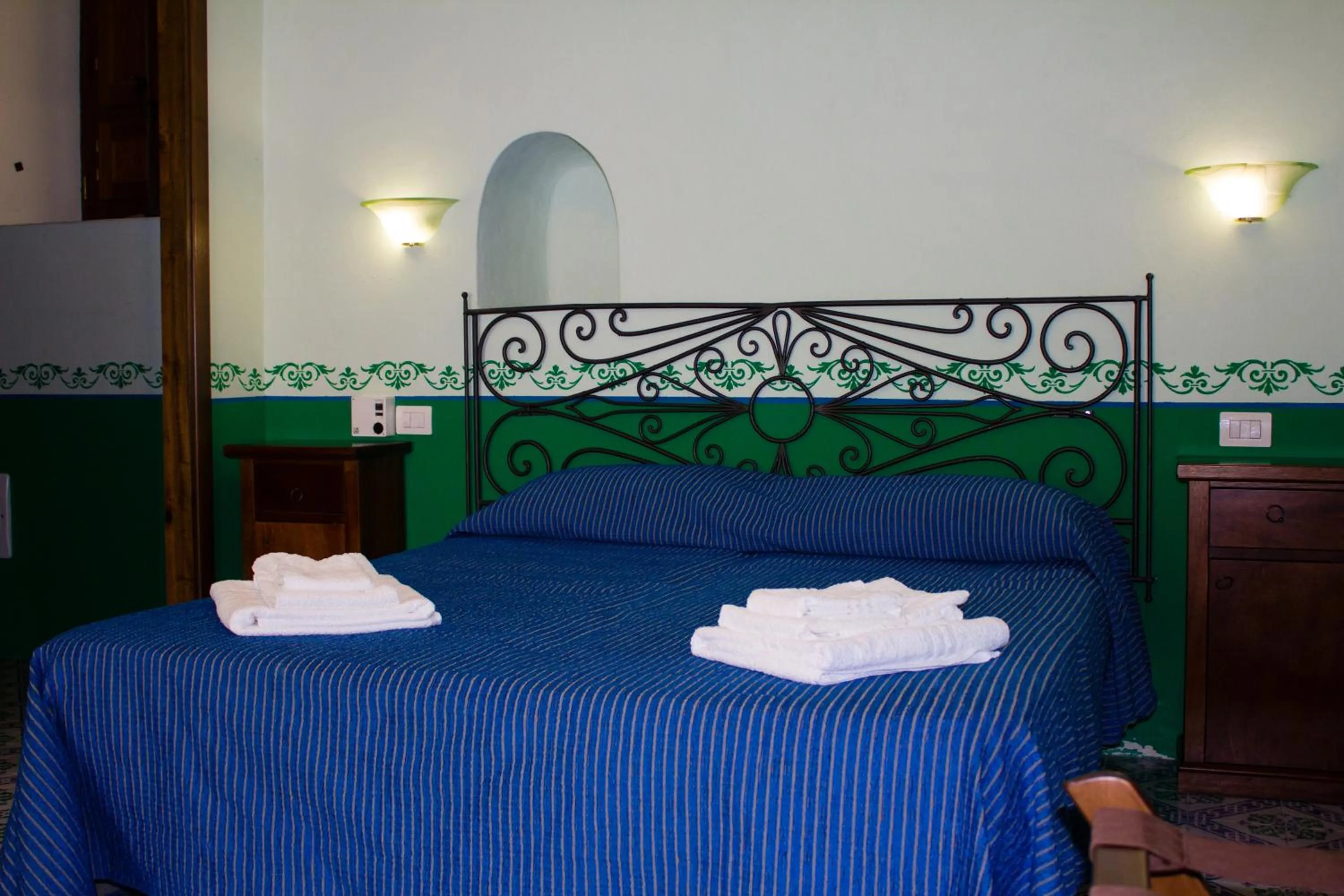 Bedroom, Bed in Hotel Arcangelo - Salina