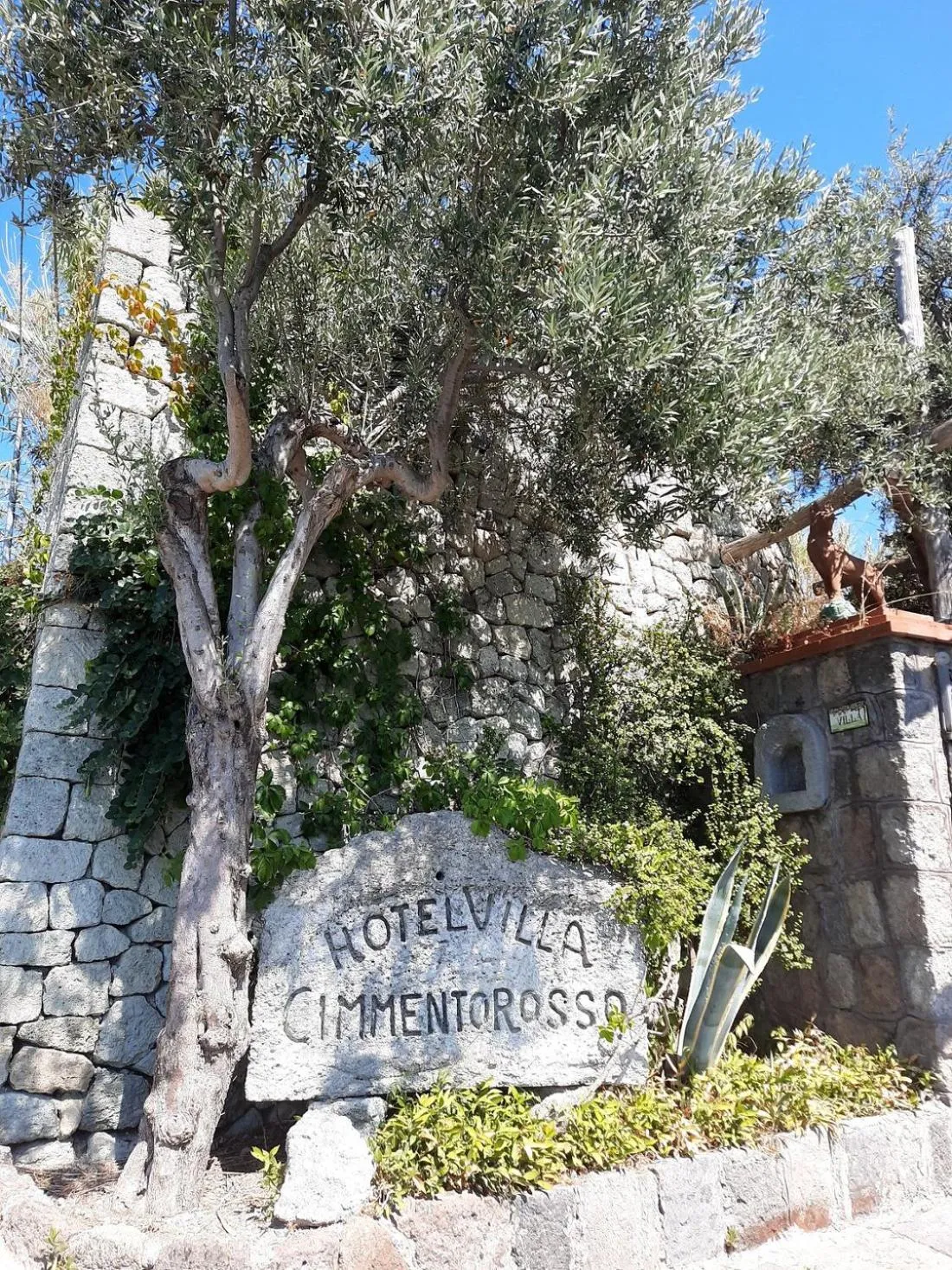 Property building in Hotel Villa Cimmentorosso