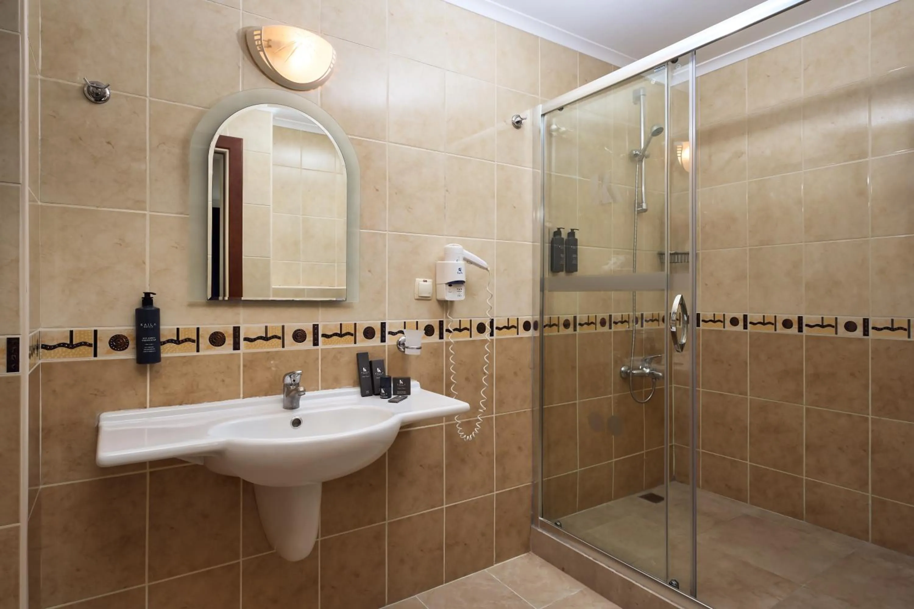 Shower in Kaila City Hotel