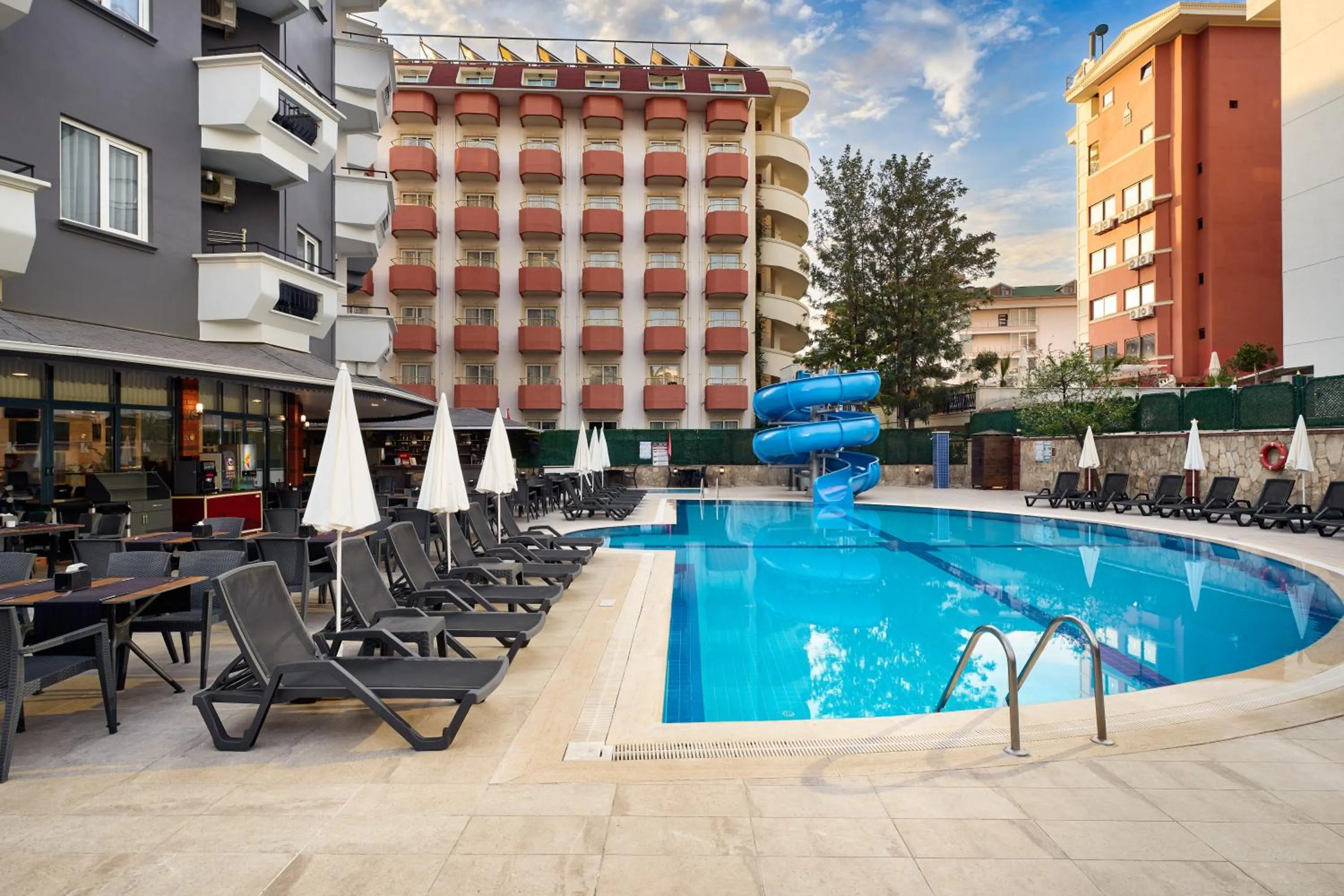 Swimming pool in Kaila City Hotel