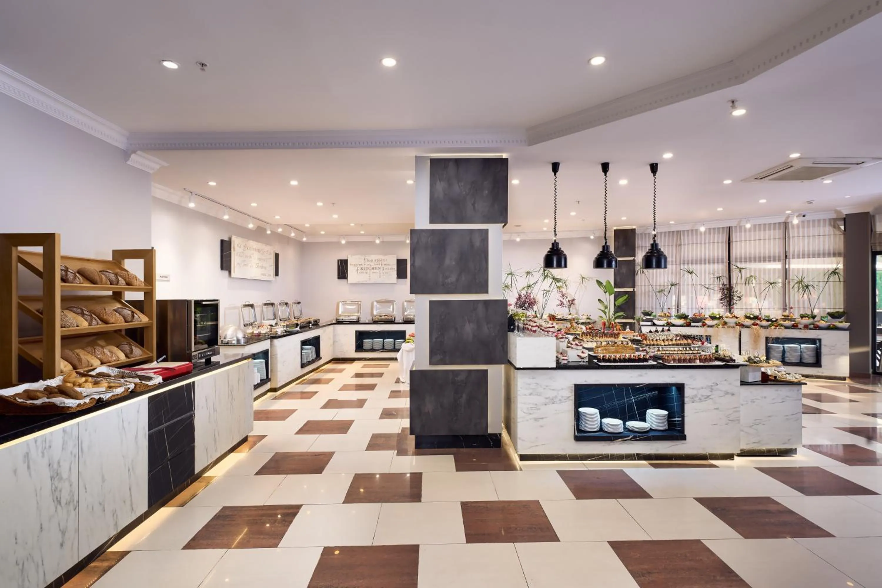 Restaurant/places to eat in Kaila City Hotel