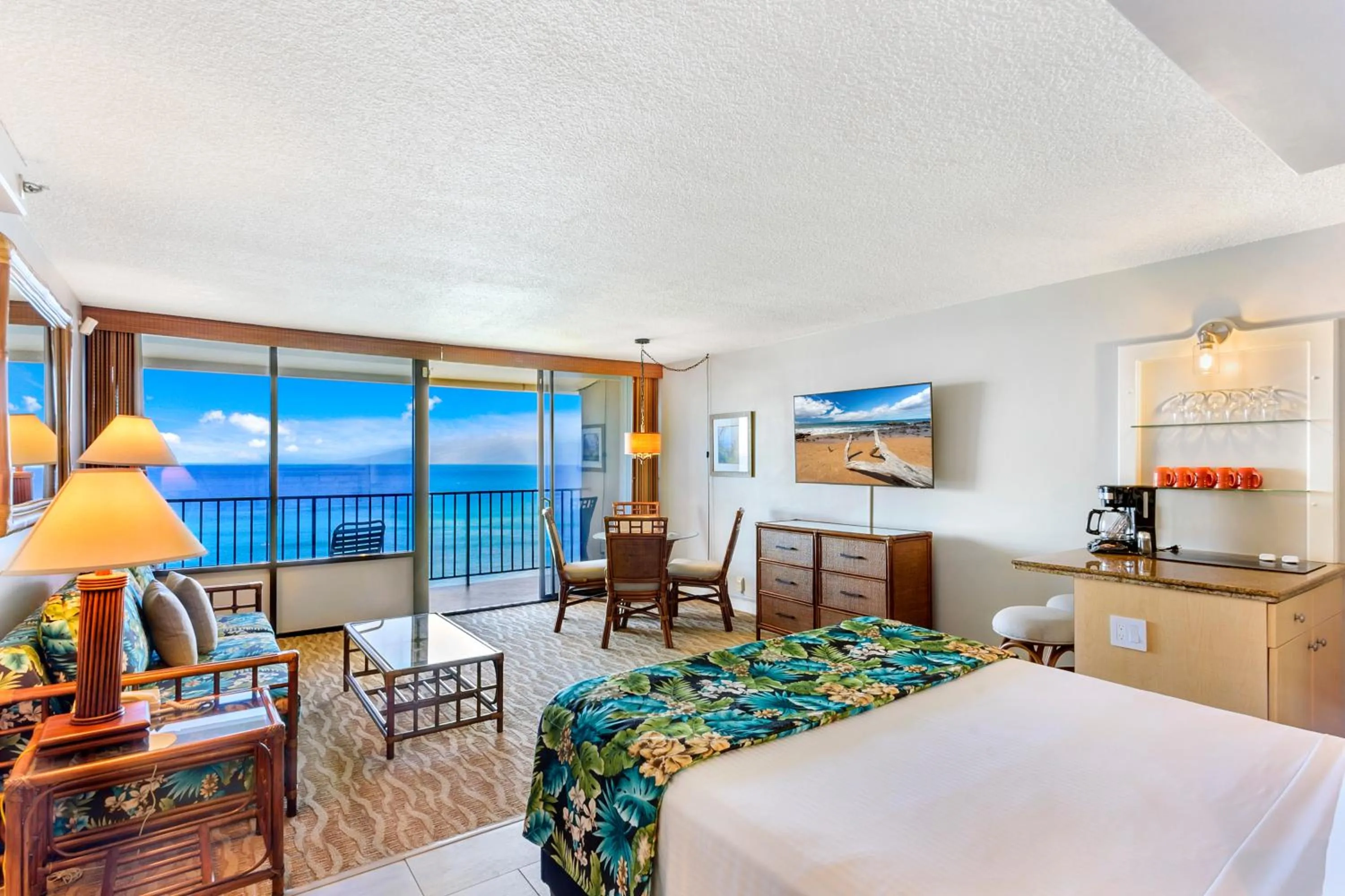 TV and multimedia, Bed in Kahana Beach Vacation Club