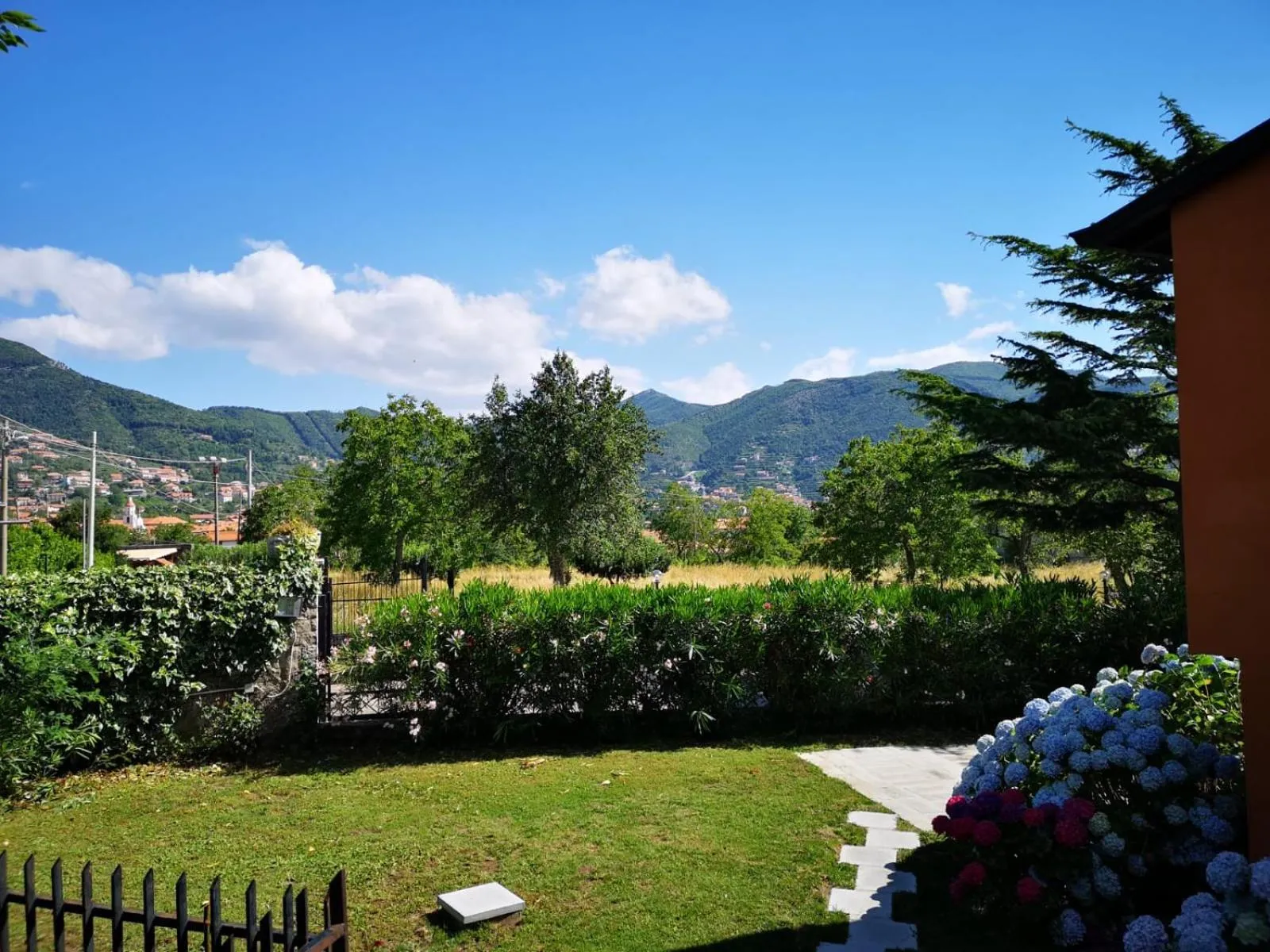 Mountain view in La Cascina Camere