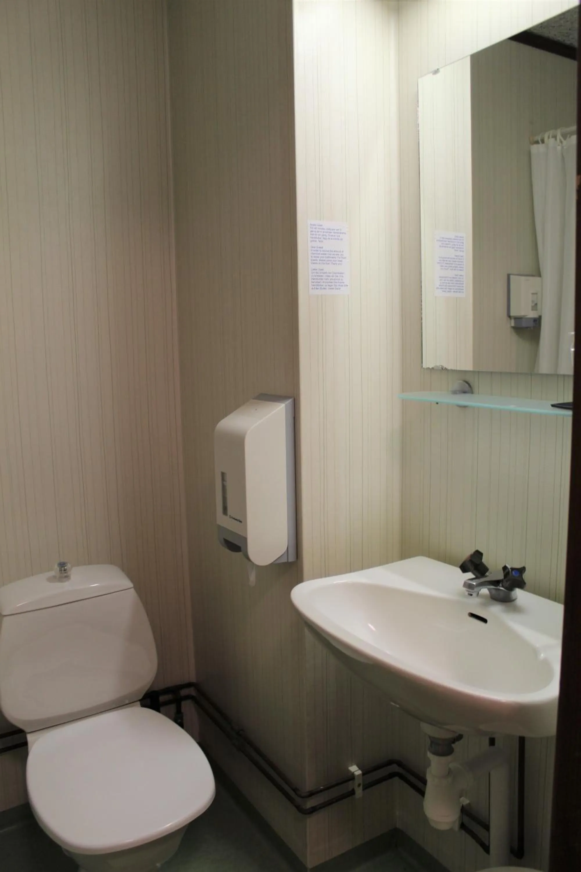 Bathroom in Hotell Amigo