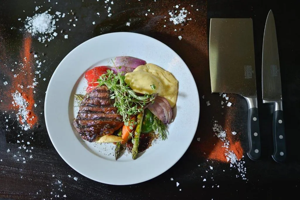 Restaurant/places to eat in Hotell Amigo