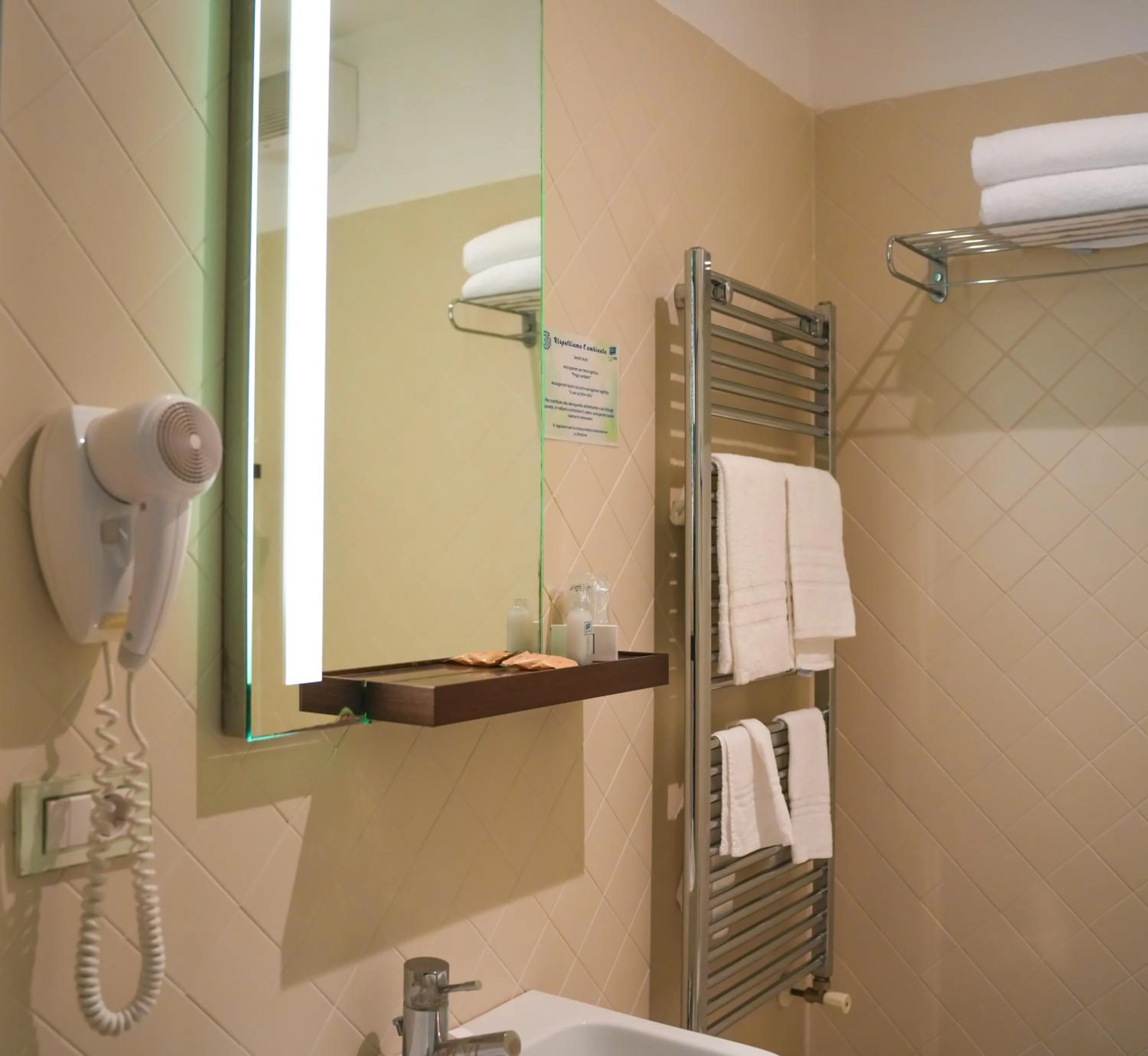 Shower in Hotel Lido