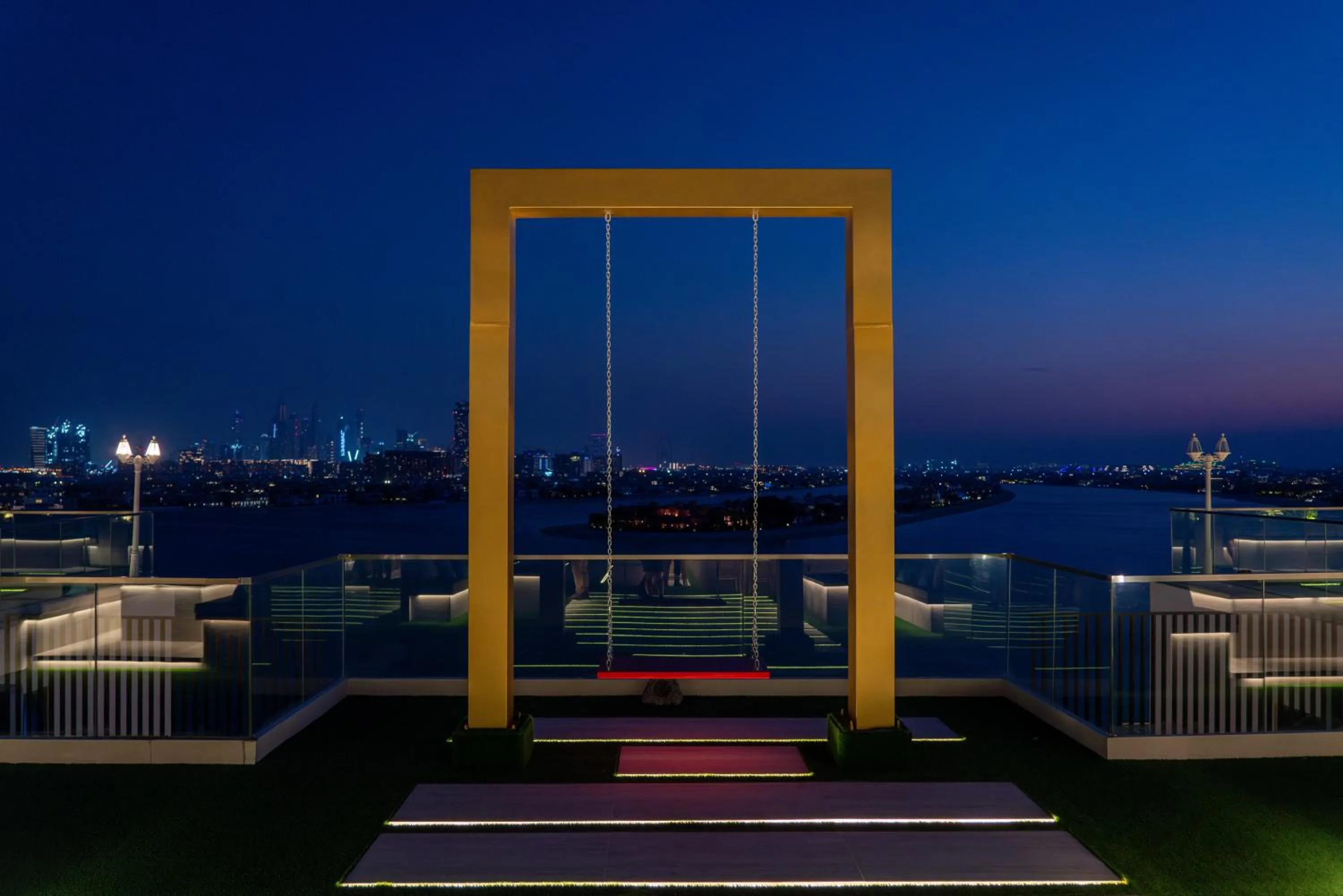 Restaurant/places to eat in C Central Hotel and Resort The Palm