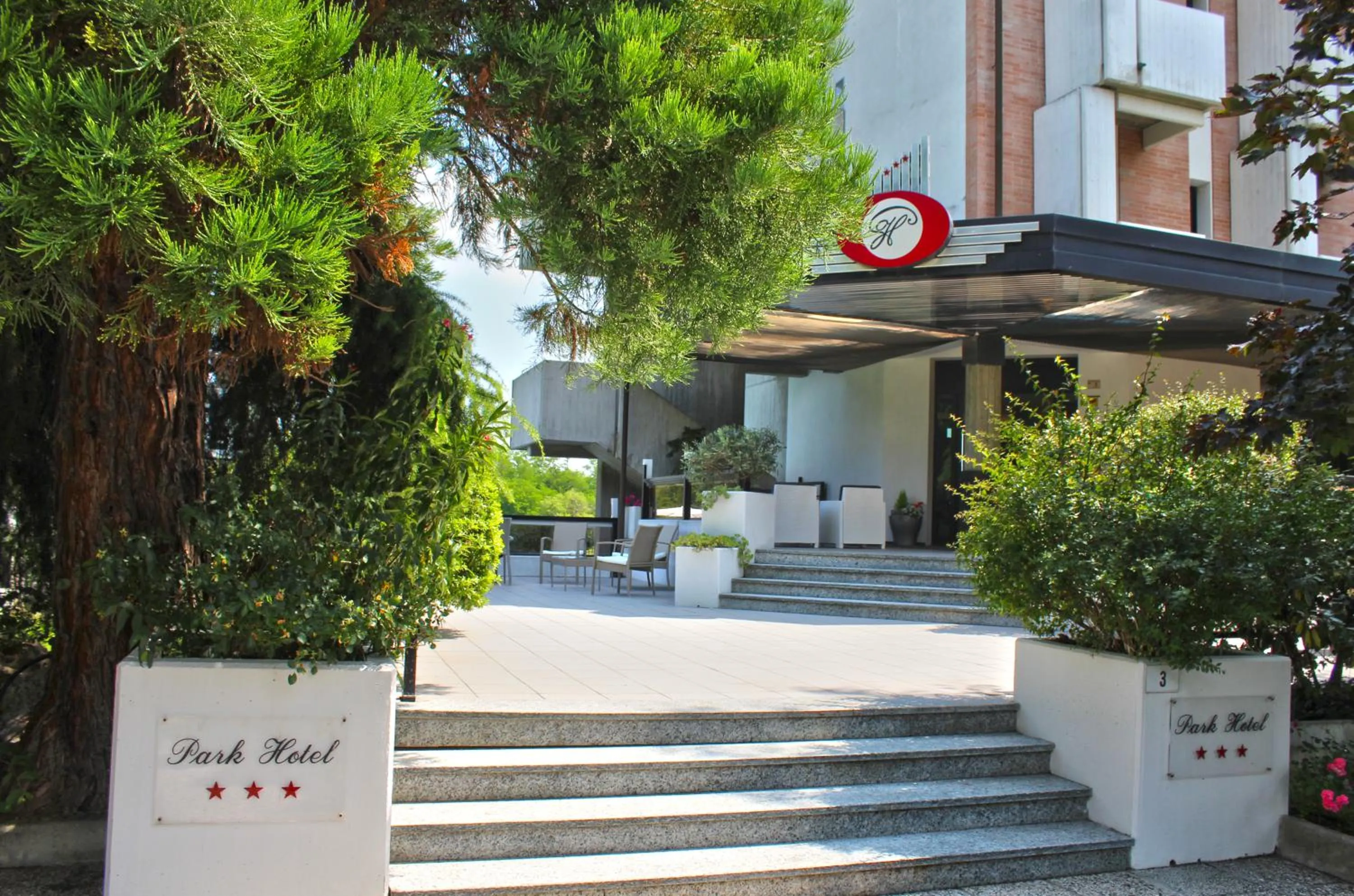 Facade/entrance in Park Hotel