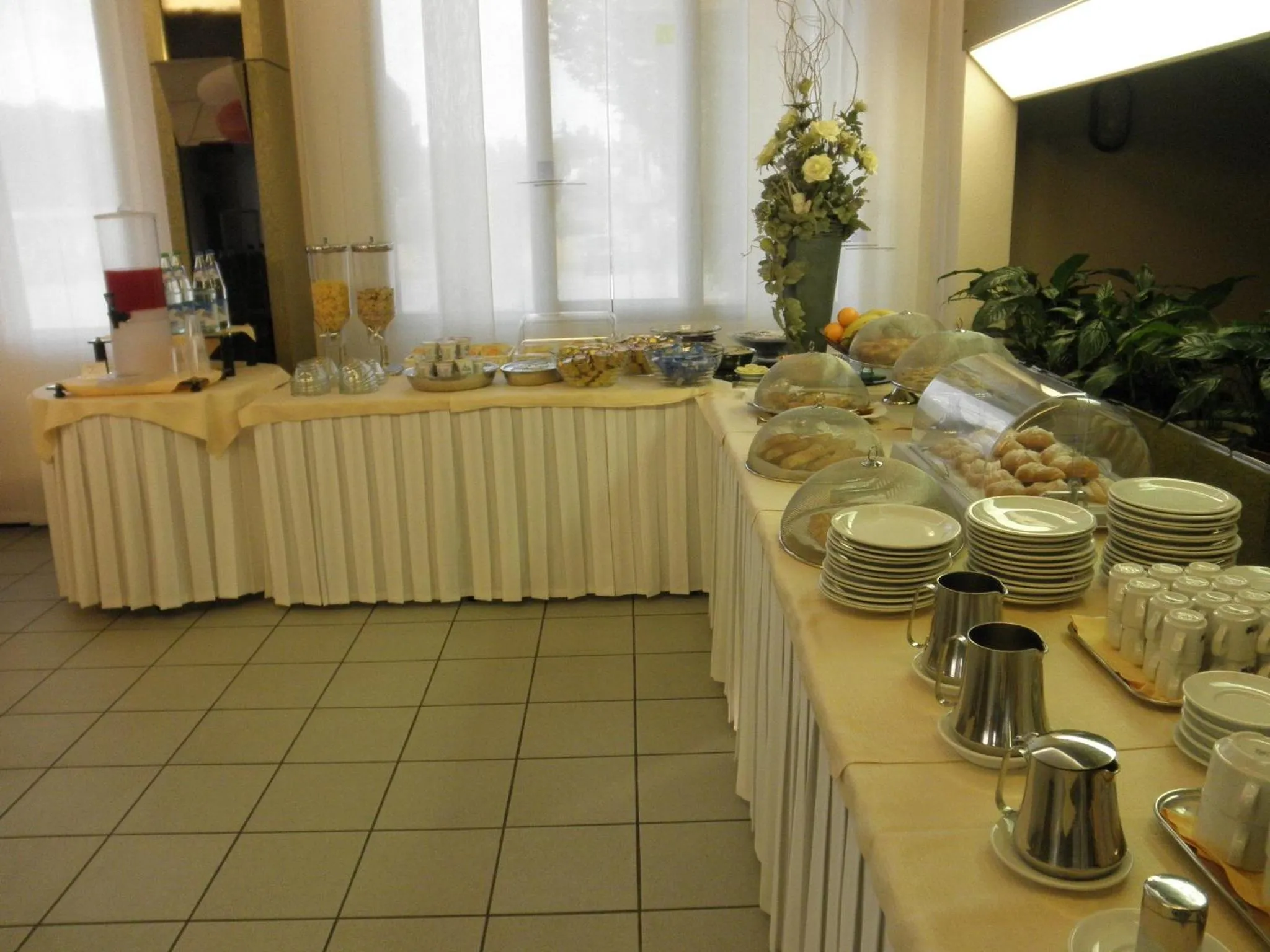 Restaurant/places to eat in Park Hotel